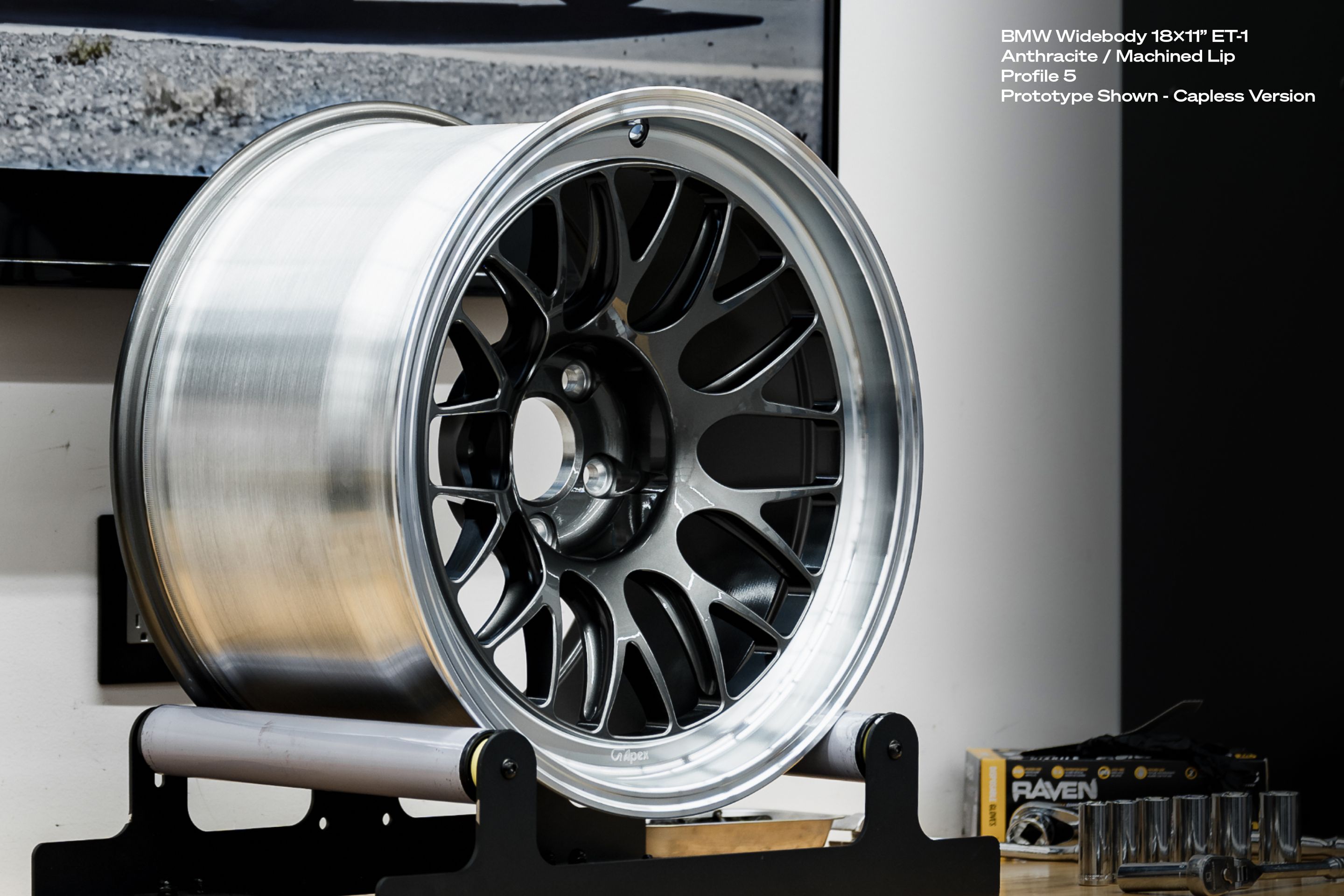 White BMW E46 M3 with 18" ML-10RT Apex wheels in Machined Lip Anthracite