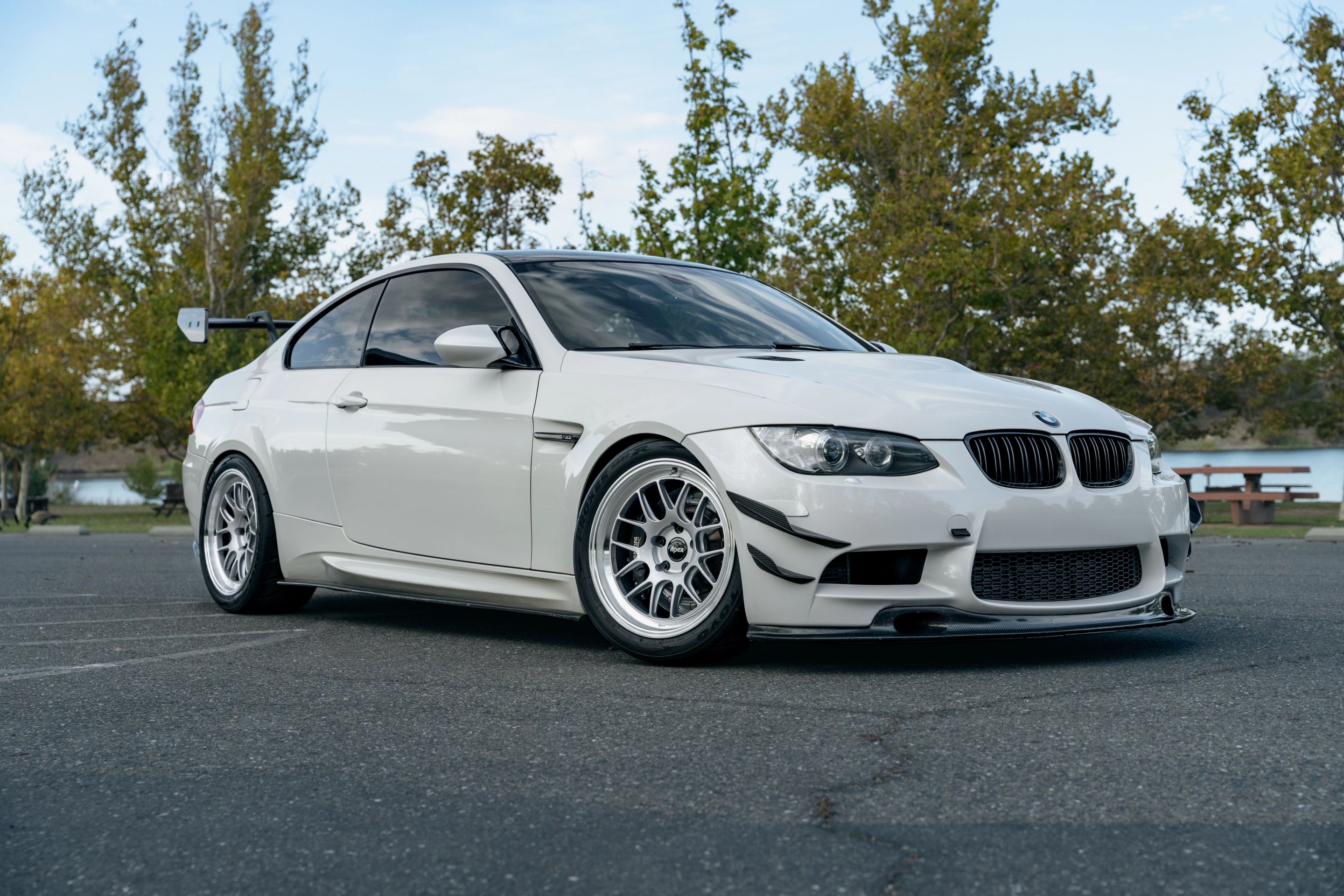 White BMW E92 Coupe M3 with 18" ML-7RT Apex wheels in Machined Lip Race Silver