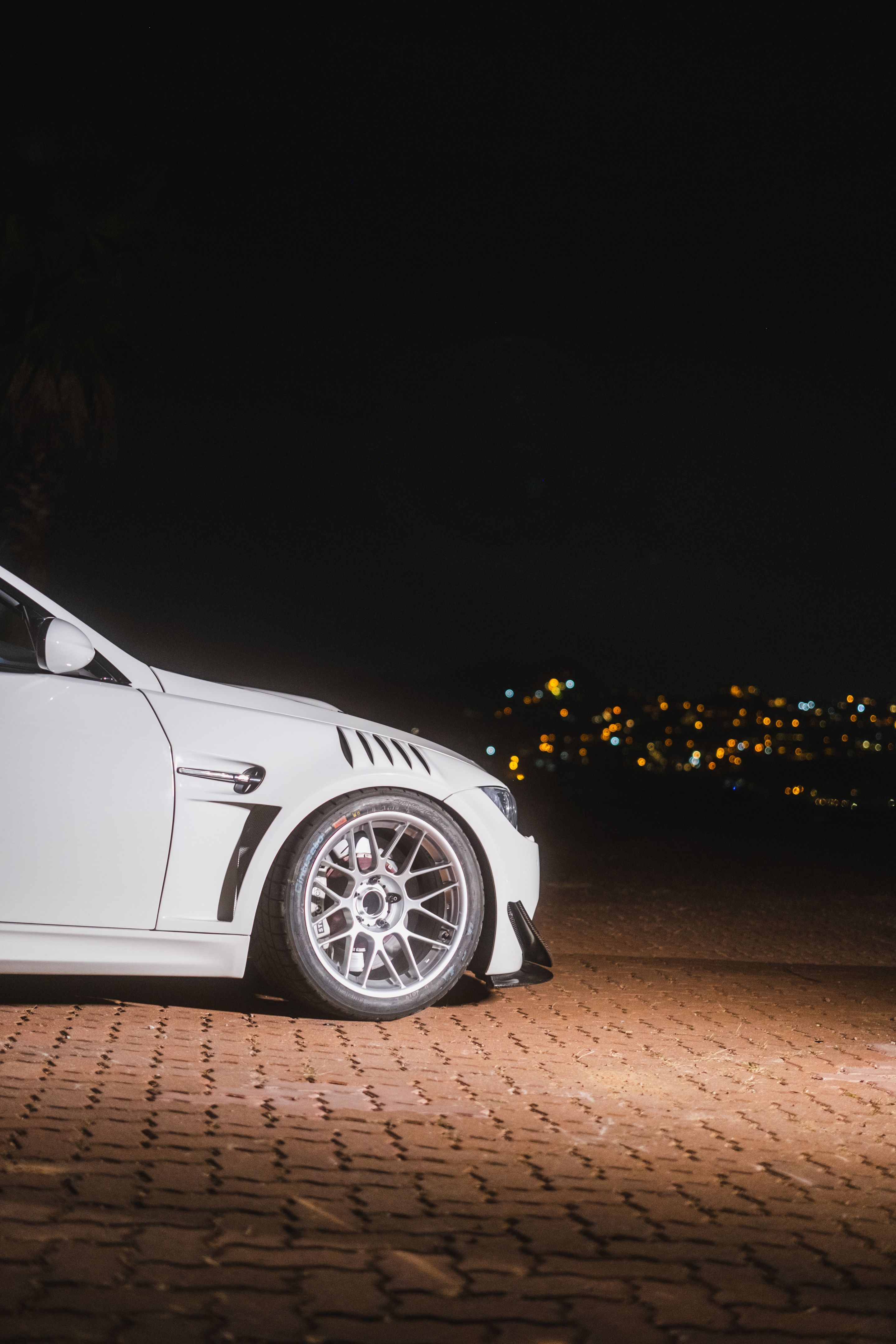 White BMW E92 Coupe M3 with 18" ARC-8 Apex wheels in Hyper Silver