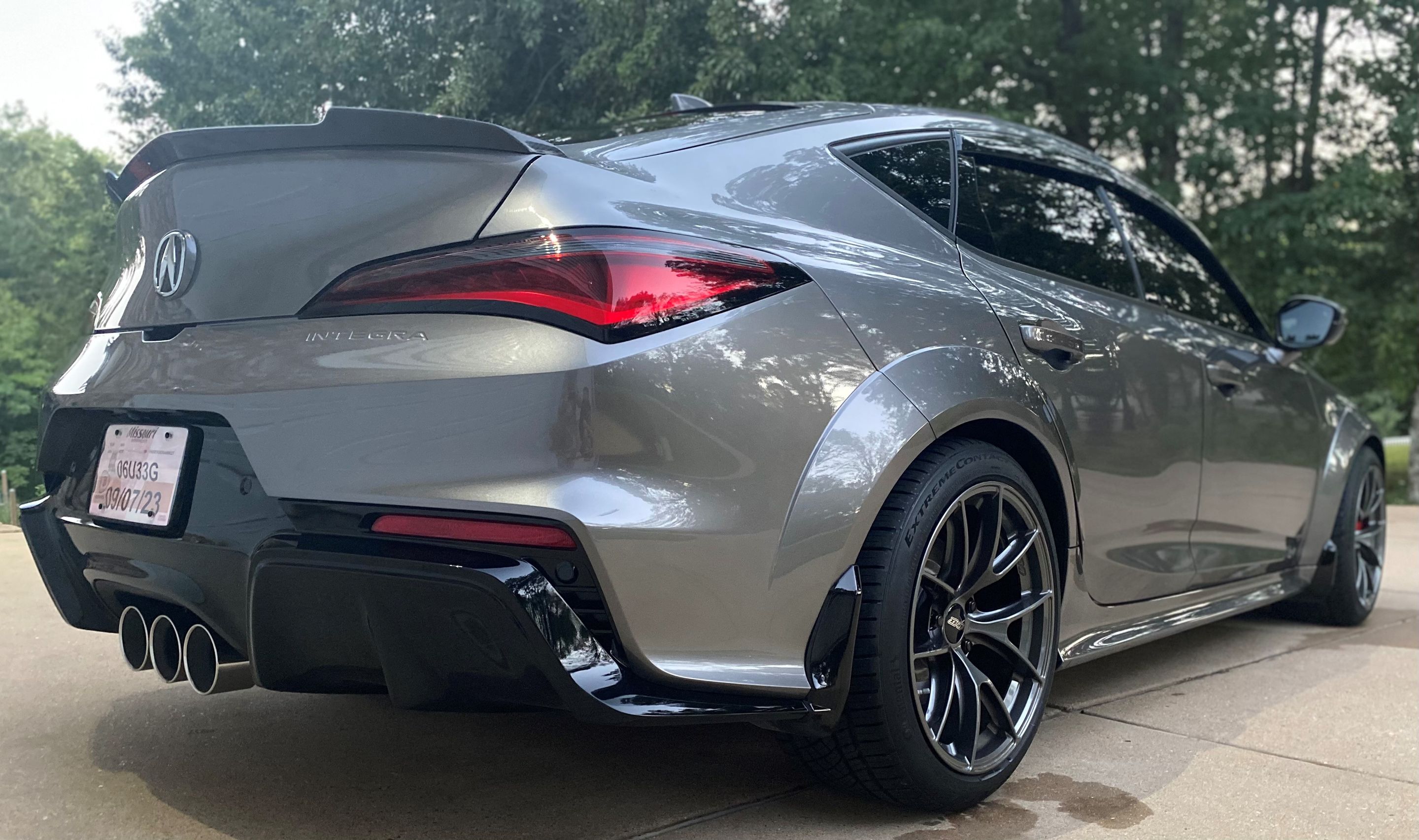 Grey Acura DE5 Integra Type-S with 18" VS-5RS Apex wheels in Anthracite