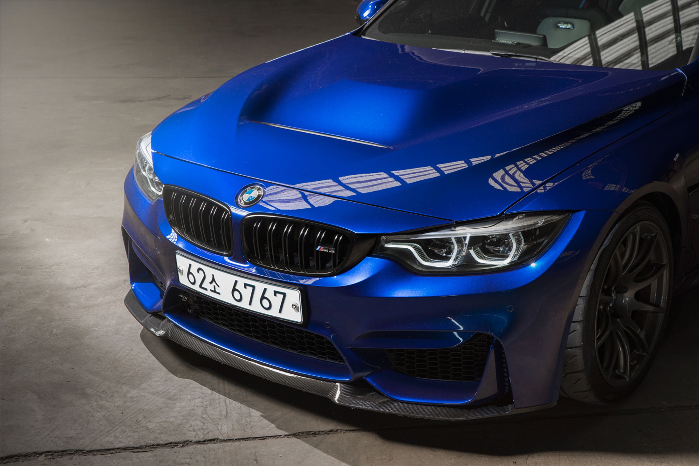 Blue BMW F80 M3 with 19" SM-10 Apex wheels in Anthracite