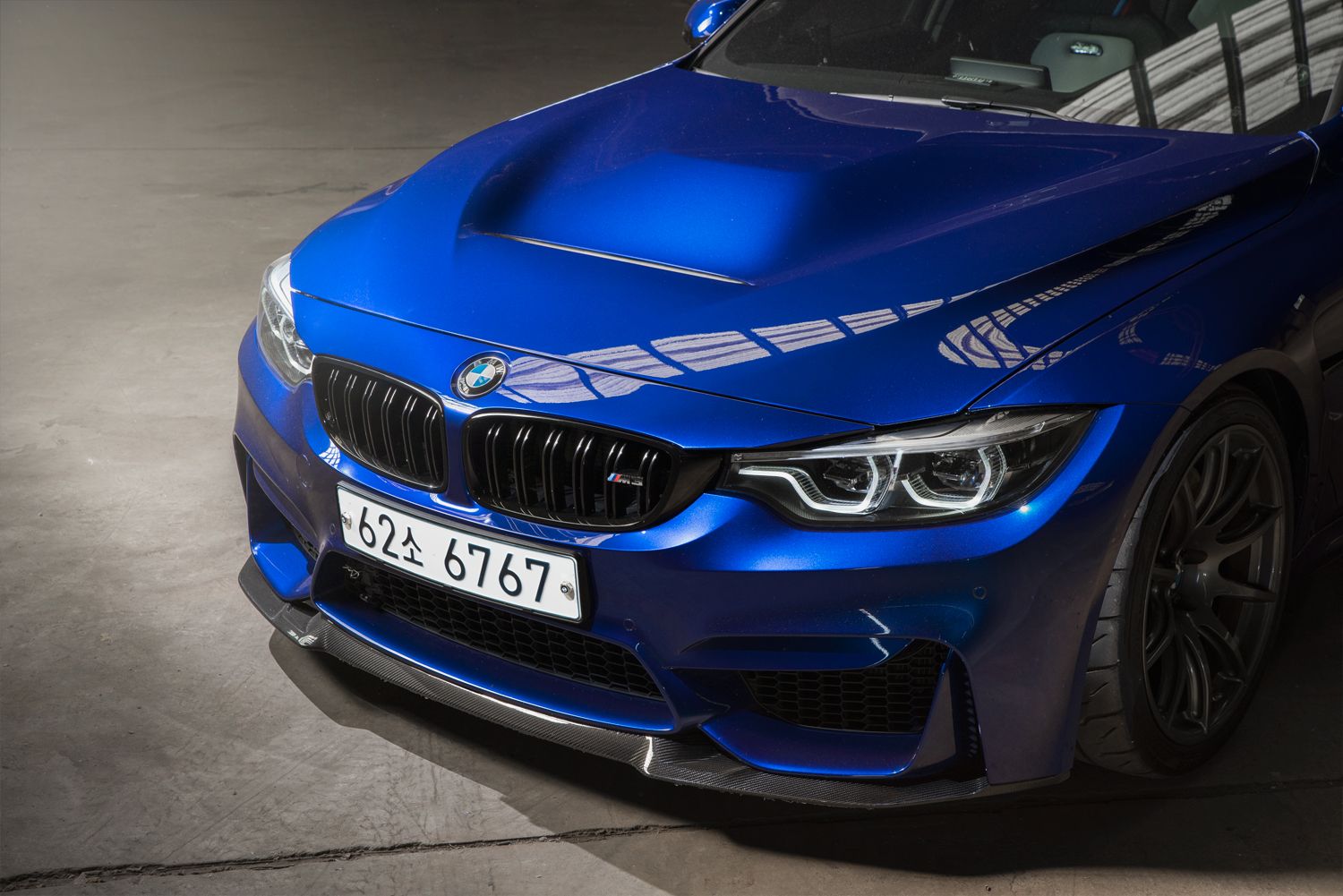 Blue BMW F80 M3 with 19" SM-10 Apex wheels in Anthracite