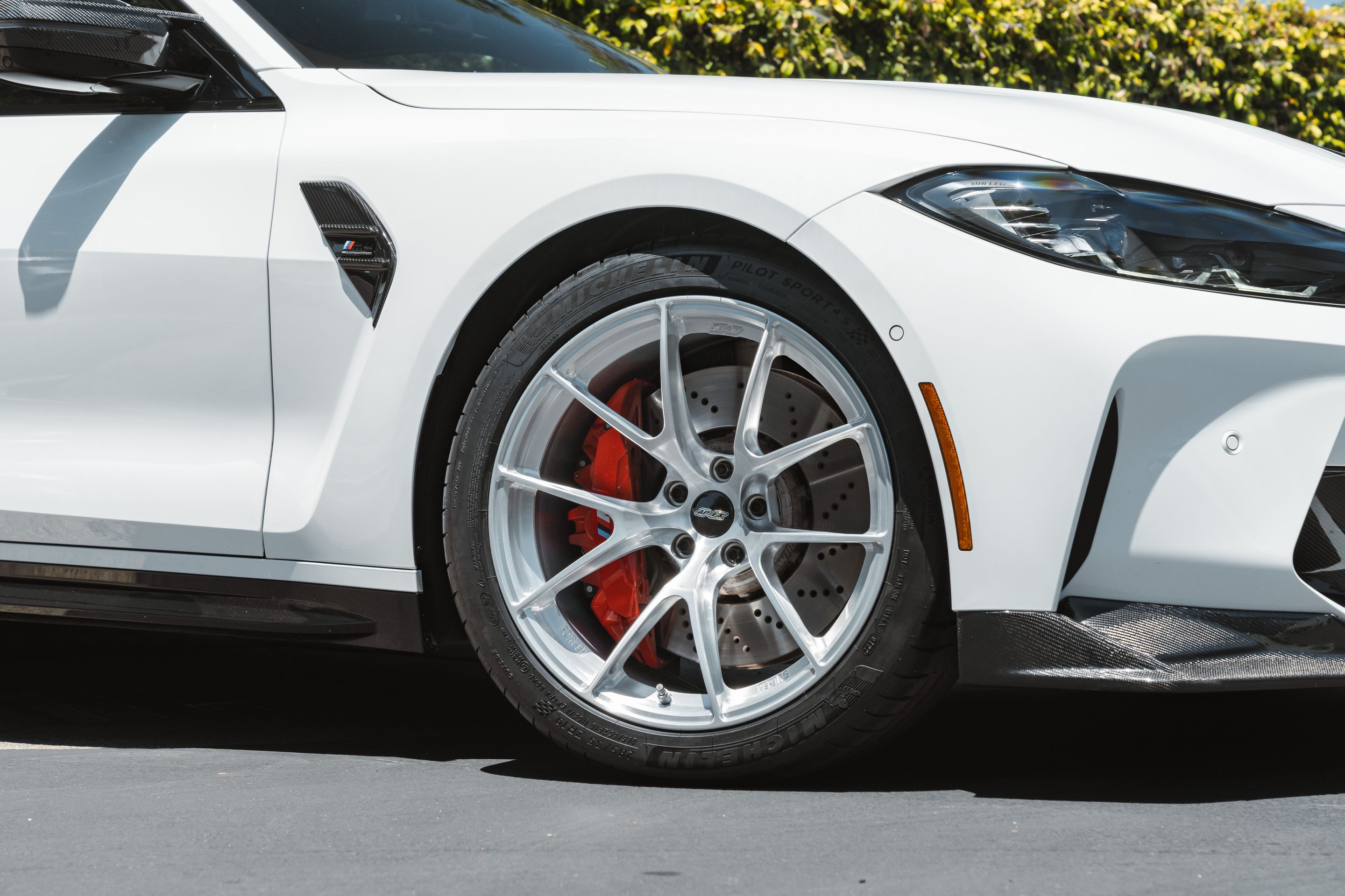 White BMW G82 Coupe M4 with 19" VS-5RS Apex wheels in Brushed Clear