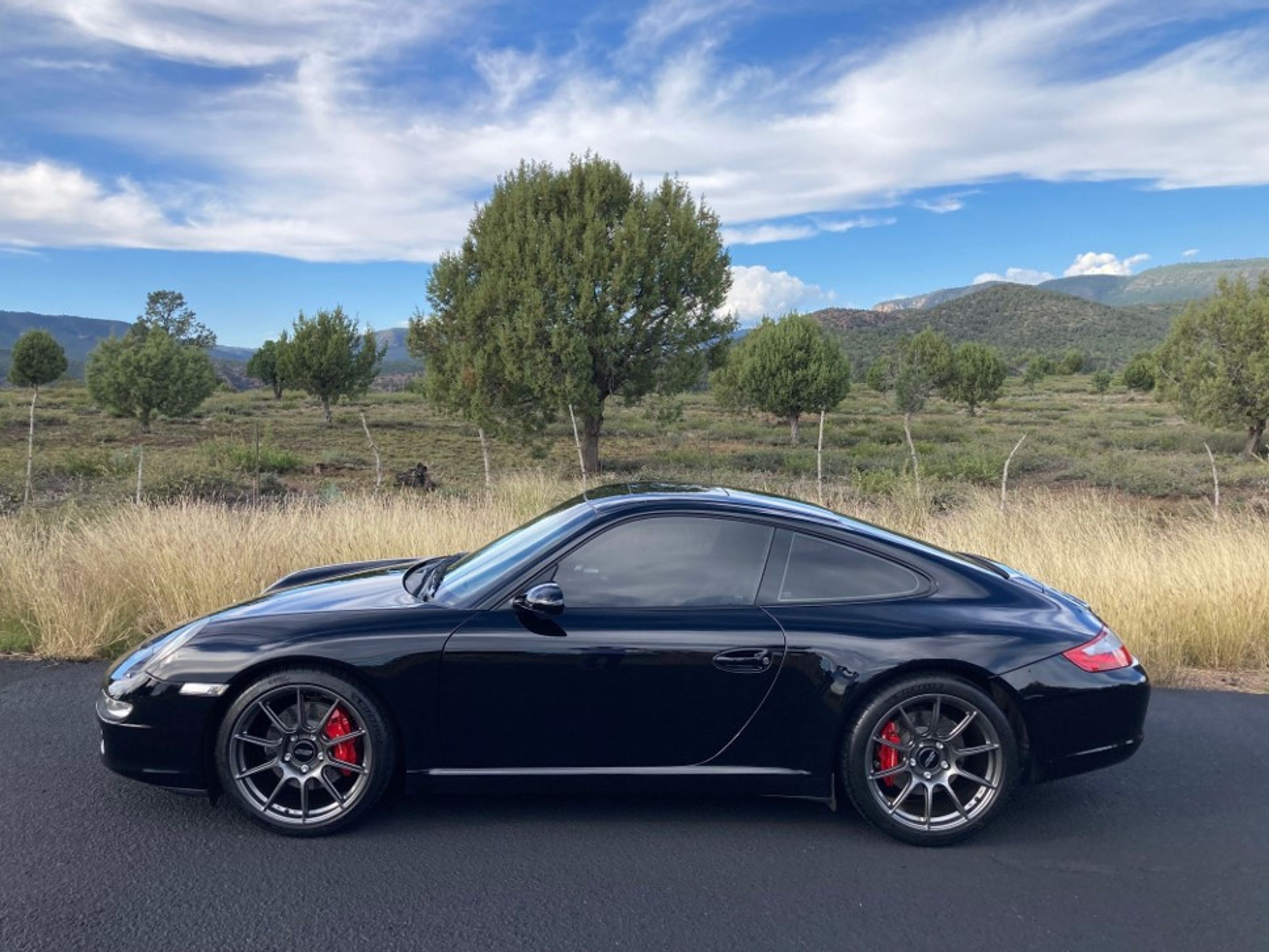 Black Porsche 911 997 Carrera S with 19" SM-10 Apex wheels in Anthracite