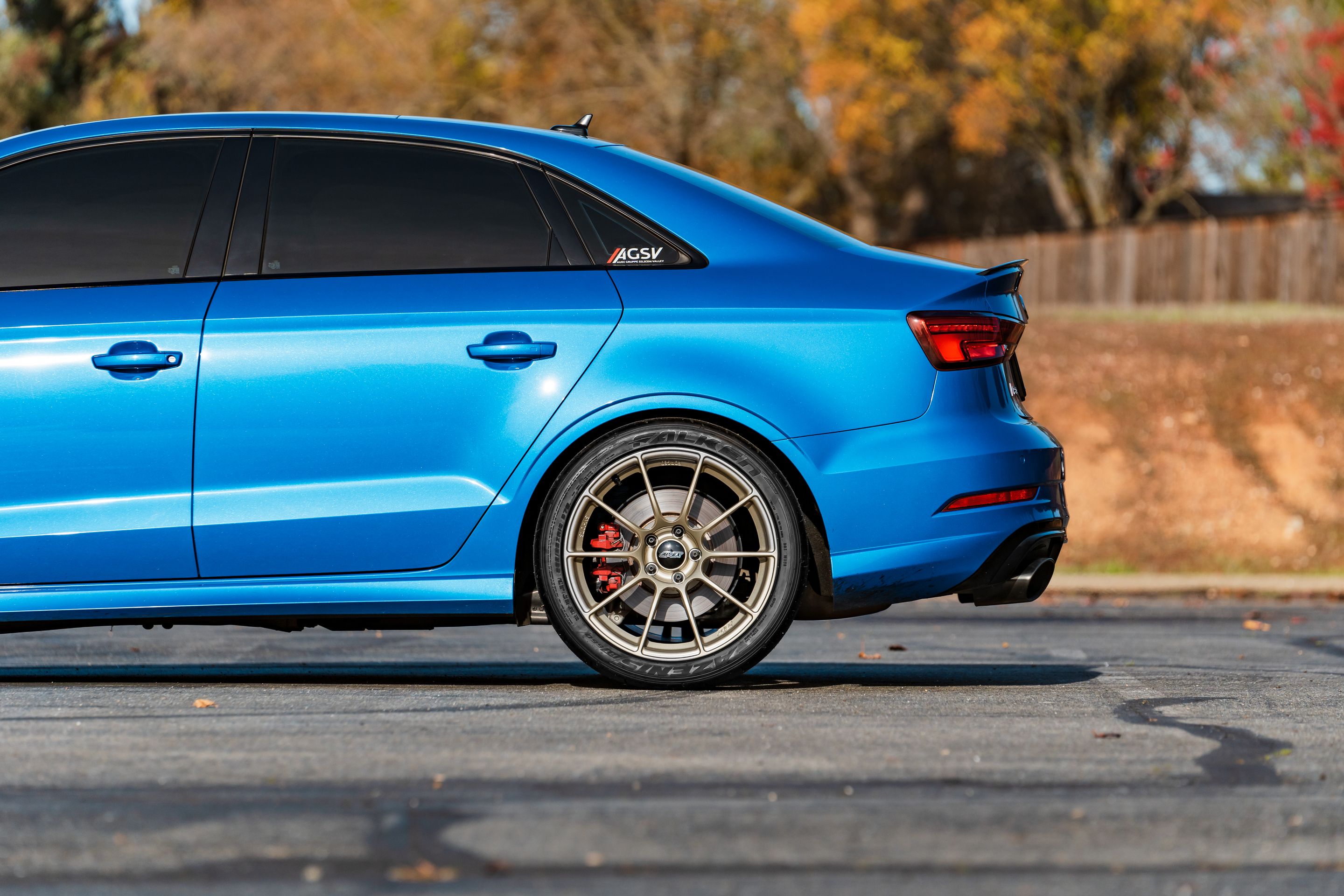 Blue Audi 8V RS 3 with 18" SM-10RS Apex wheels in Motorsport Gold