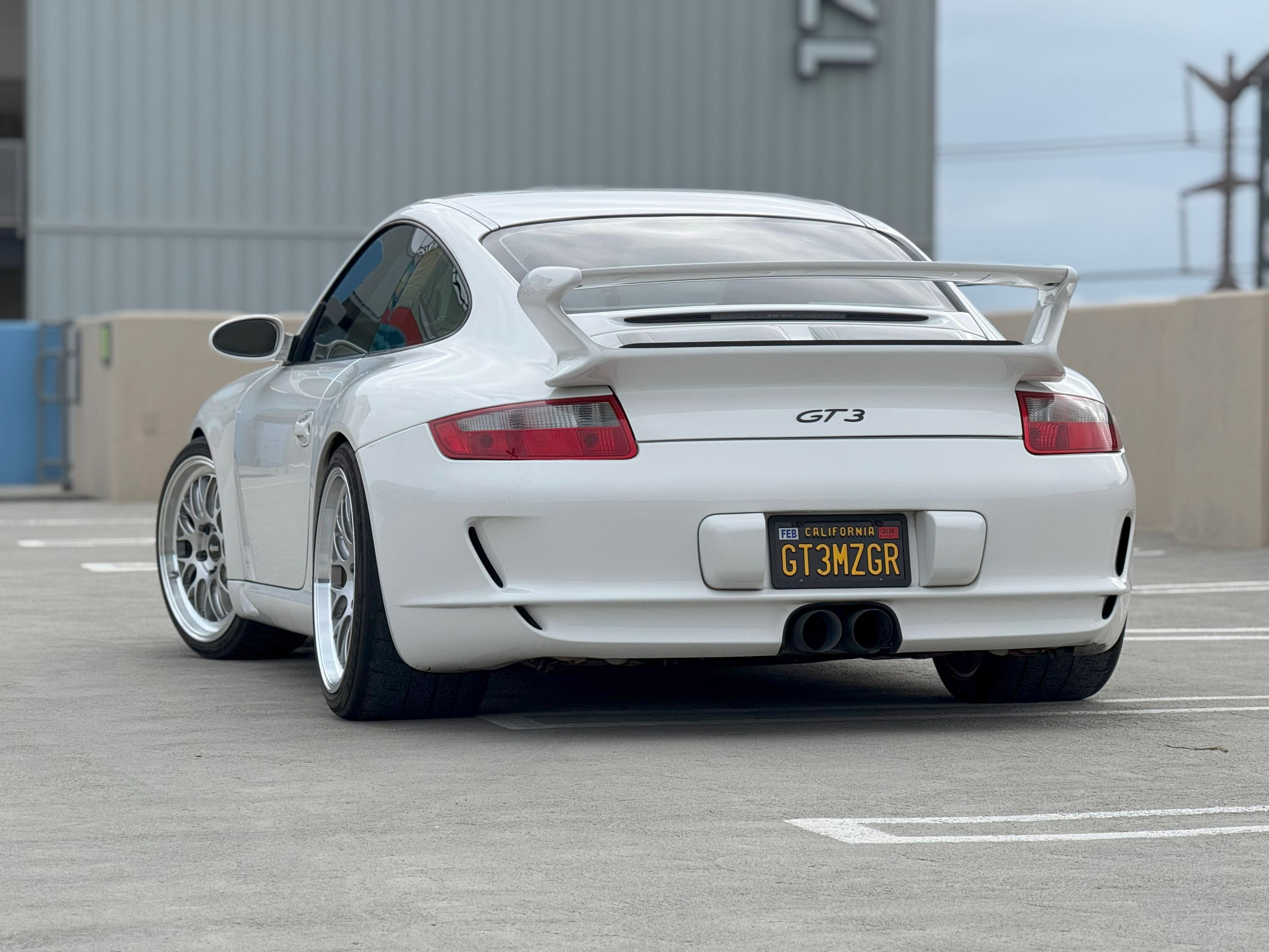 White Porsche 911 997 GT3 with 19" ML-10RT Apex wheels in Machined Lip Brushed Clear