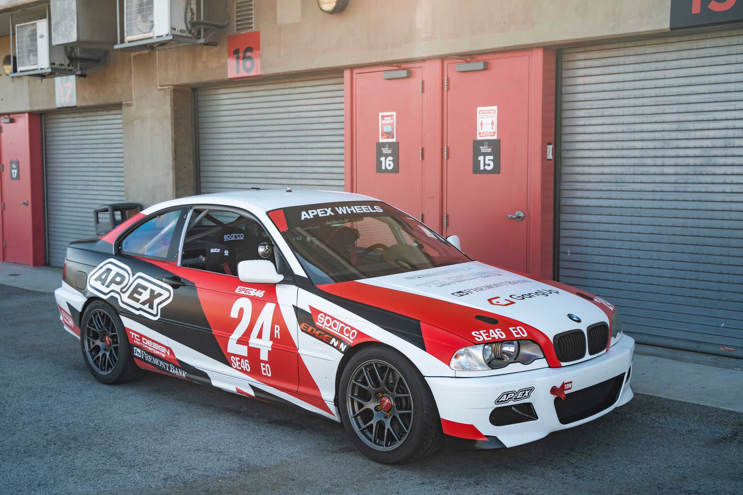 Multicolor BMW Spec E46 with 17" EC-7R Apex wheels in Anthracite