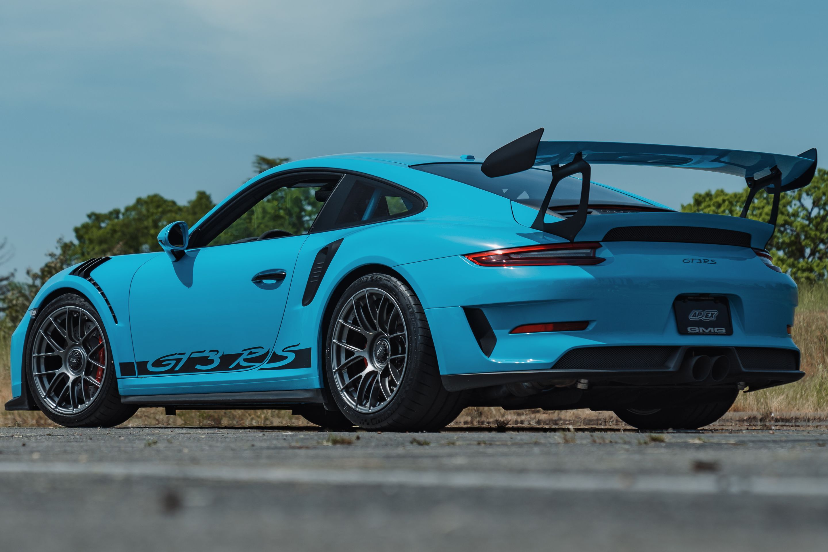 Blue Porsche 911 991.2 GT3 RS with 19" EC-7RS Apex wheels in Anthracite