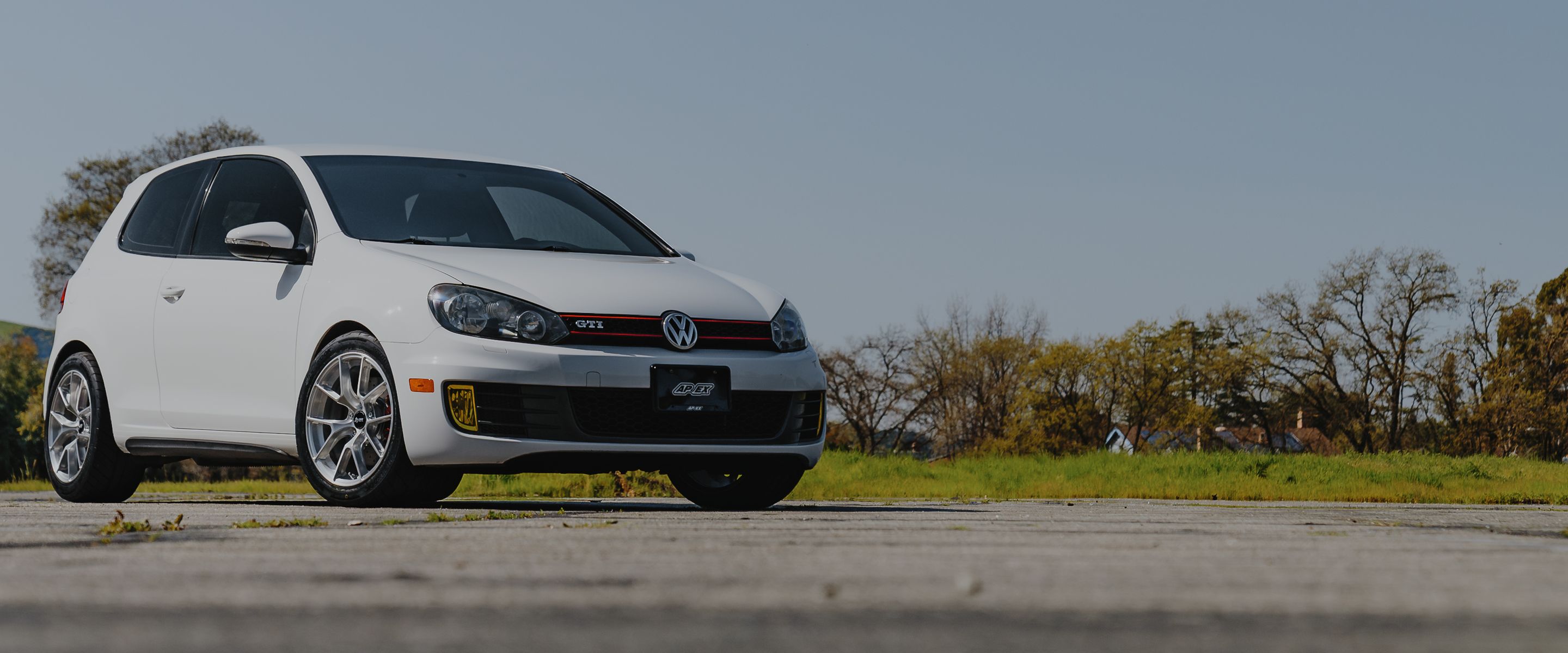 White VW MK6 GTI with 17" VS-5RS Apex wheels in Brushed Clear