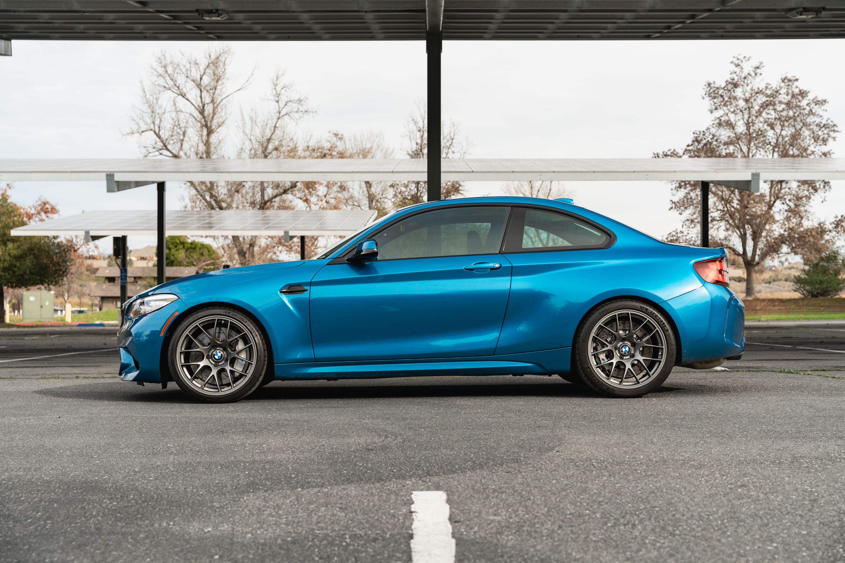 Blue BMW F87 M2 with 19" EC-7 Apex wheels in Anthracite