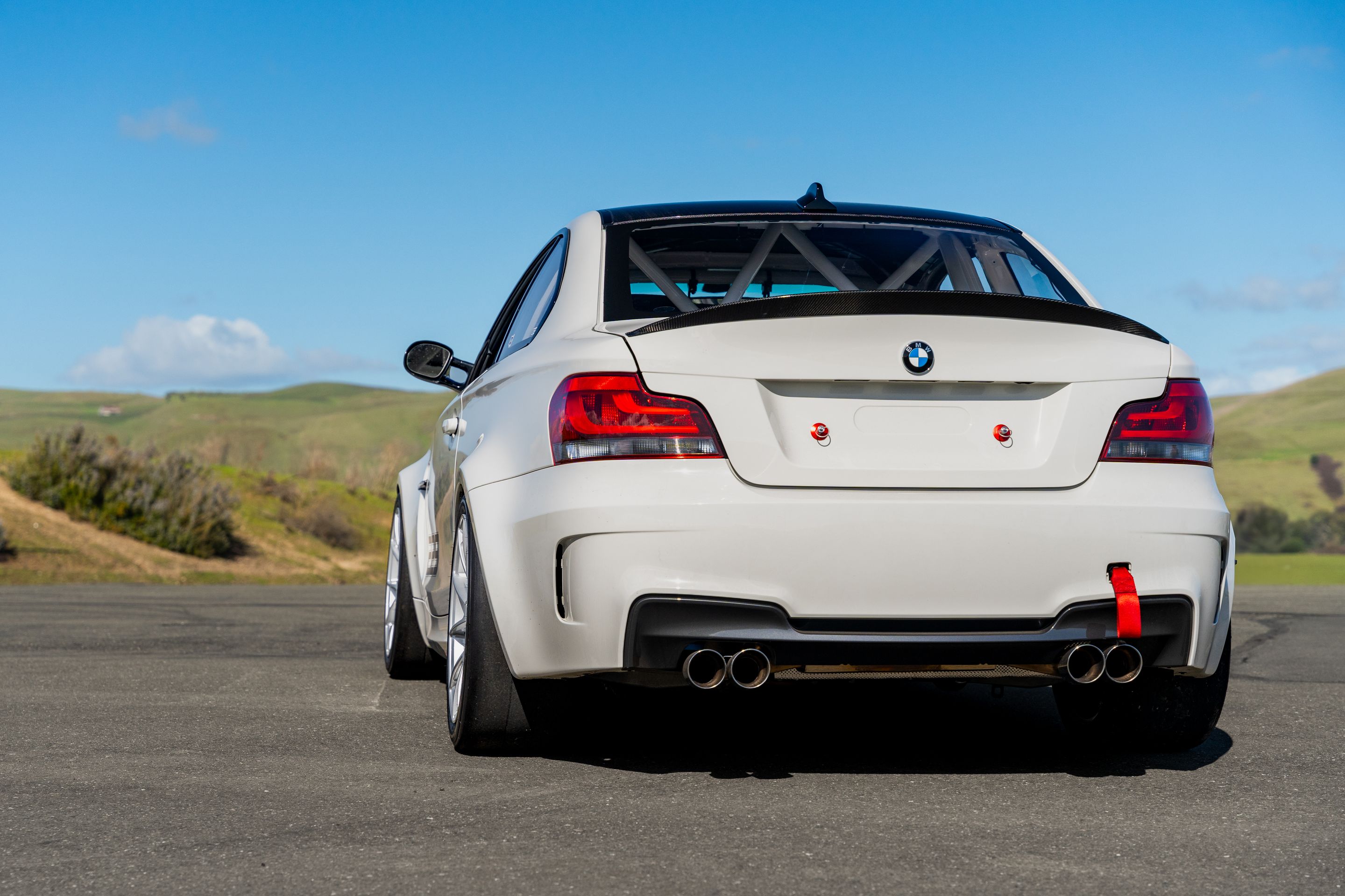 White BMW E82 1M with 18" VS-5 Apex wheels in Race Silver
