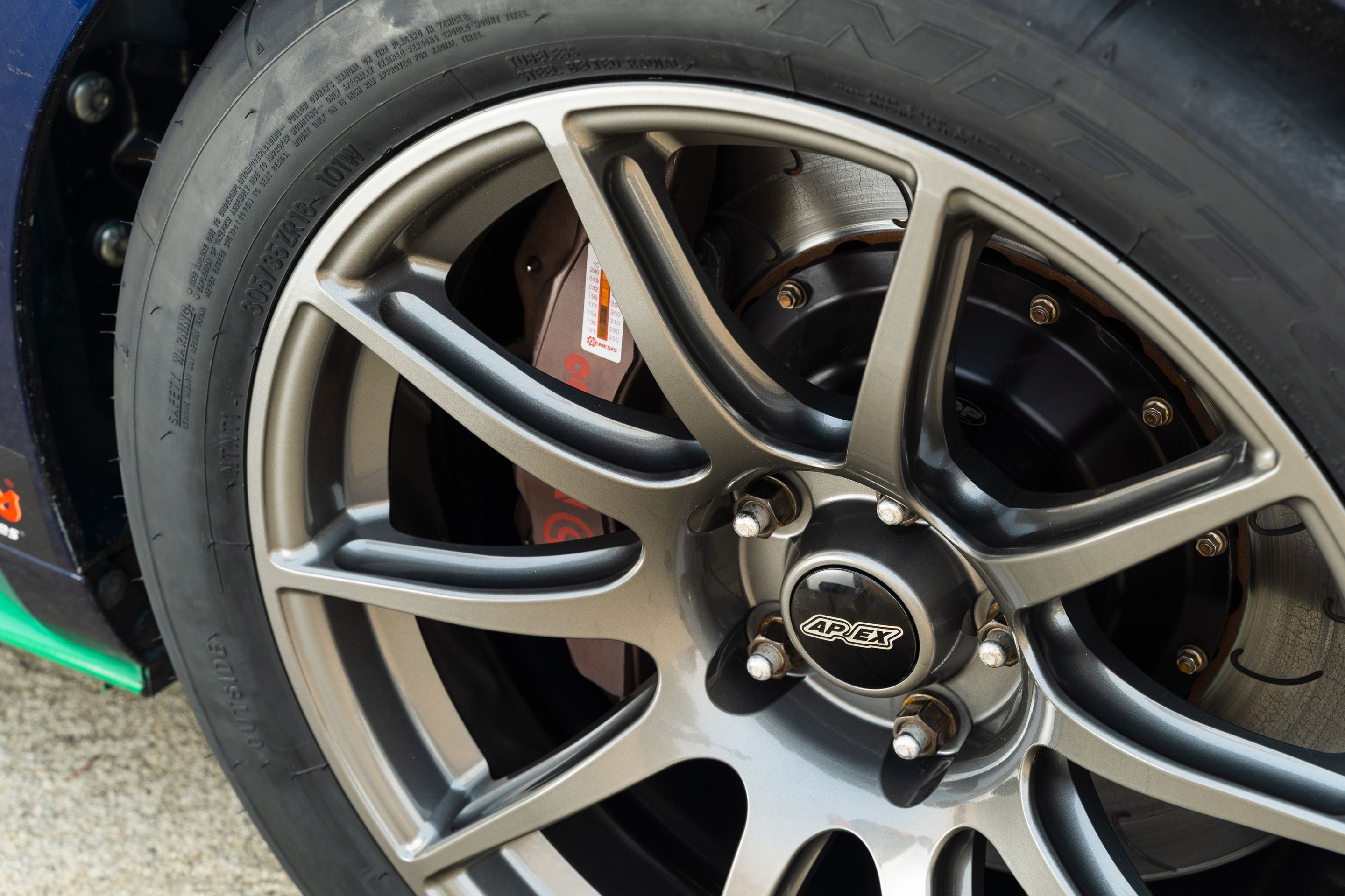 Blue Ford S550 Mustang GT with 18" SM-10 Apex wheels in Anthracite