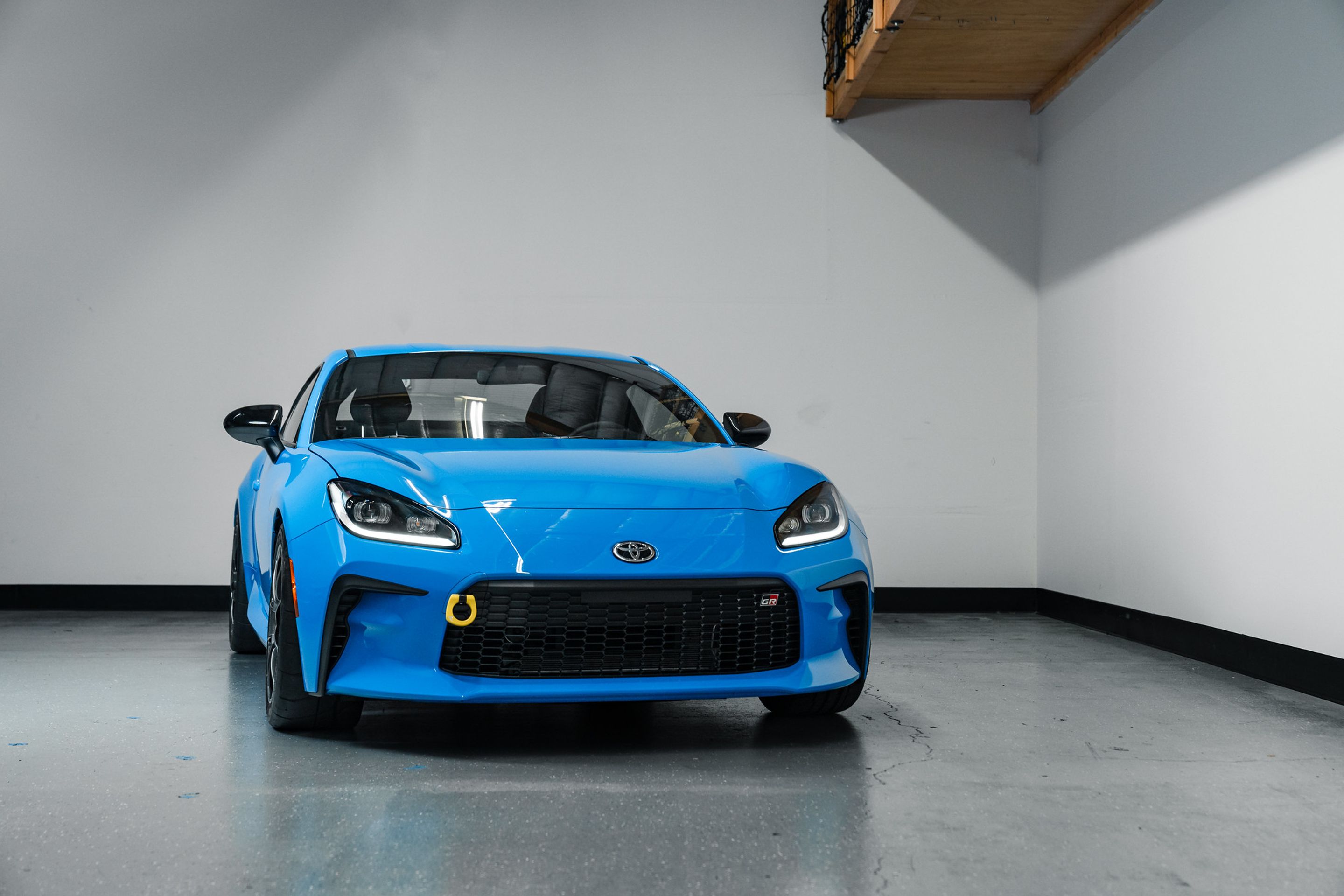 Blue Toyota GR86 with 17" VS-5RS Apex wheels in Anthracite