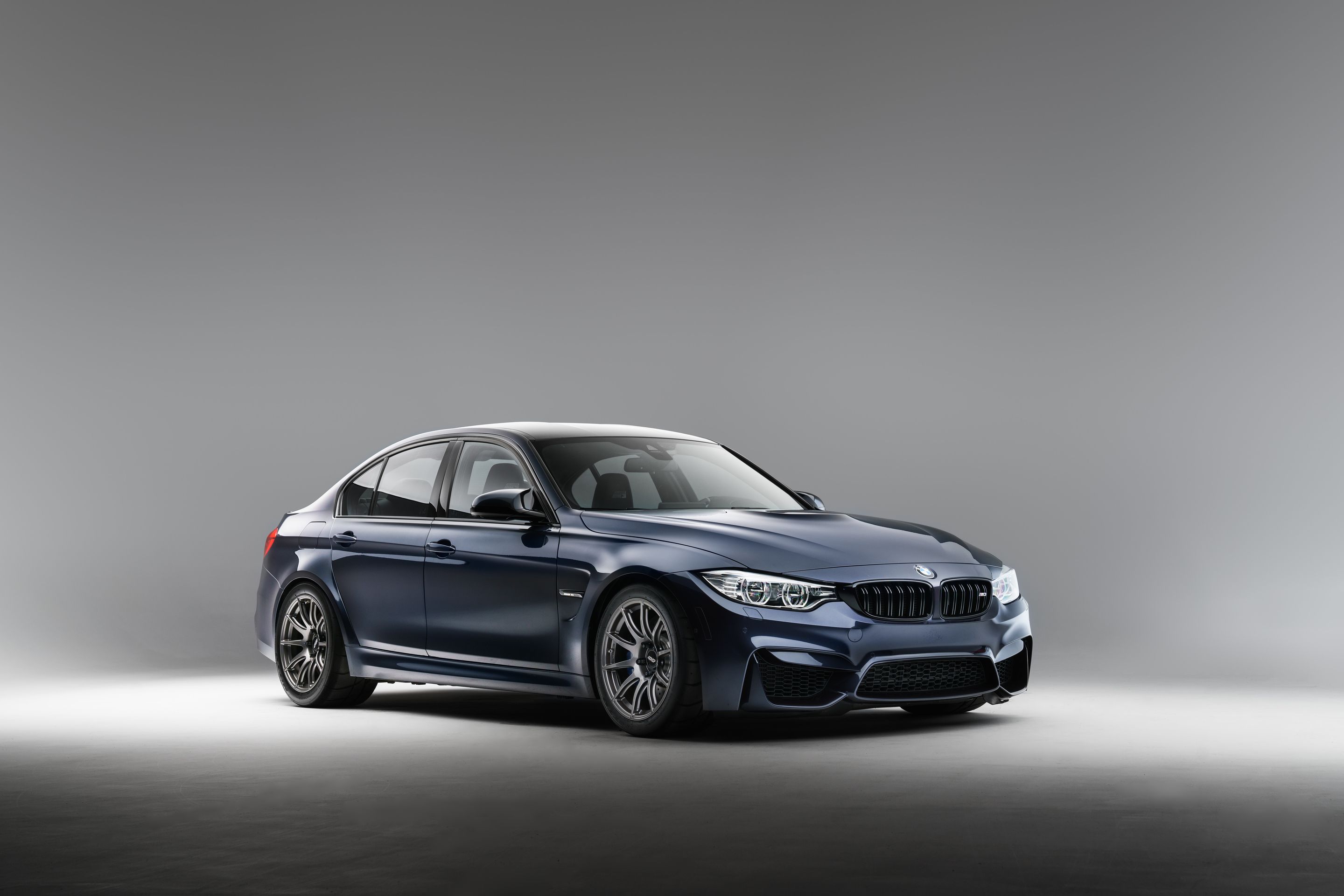 Blue BMW F80 M3 with 18" SM-10 Apex wheels in Anthracite