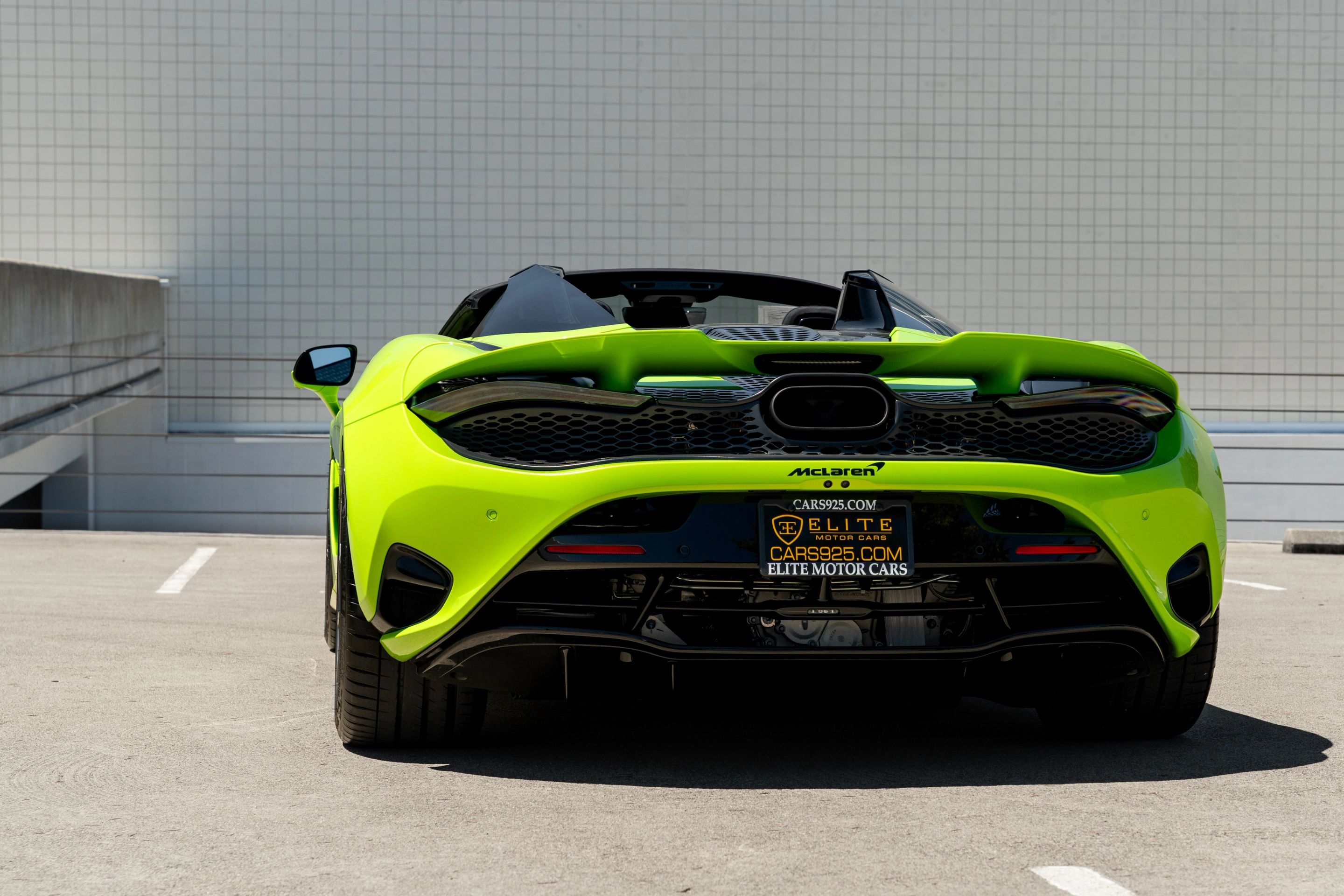 Green McLaren 750S with 19"/20" VS-5RS Apex wheels in Anthracite
