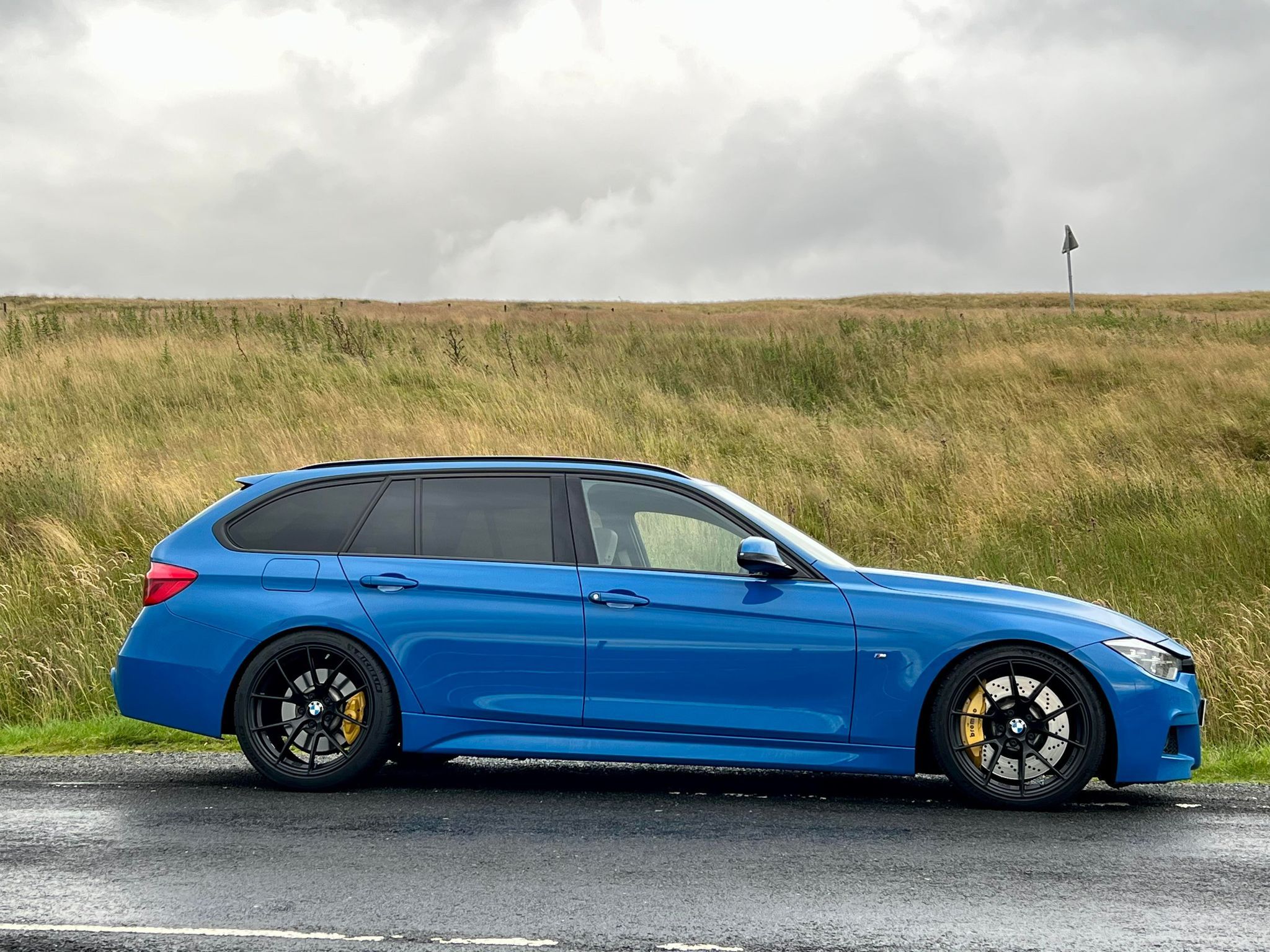 BMW F31 Wagon 3 Series with 19" VS-5RS Wheels in Satin Black