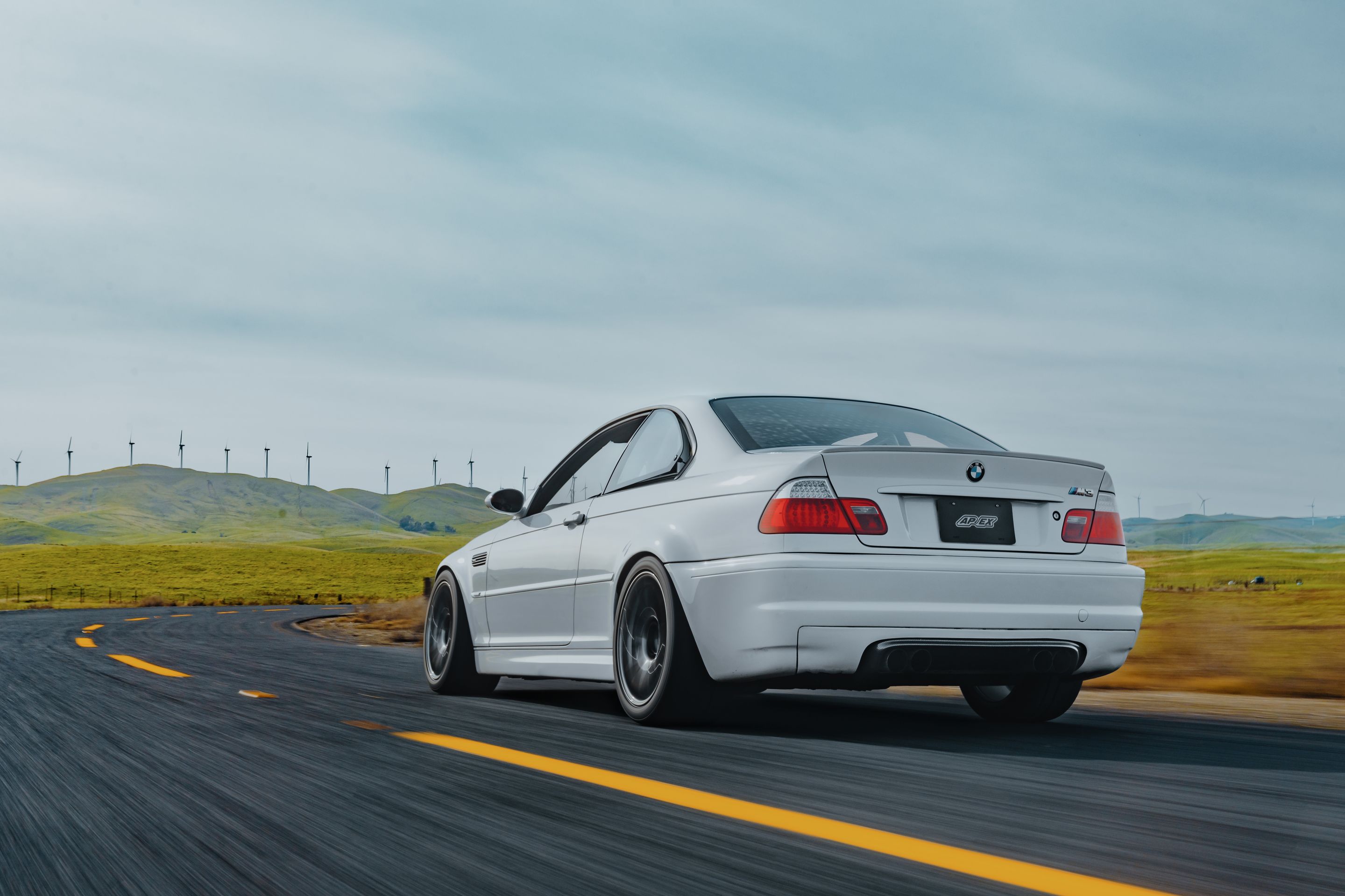 White BMW E46 M3 with 18" EC-7RS Apex wheels in Anthracite