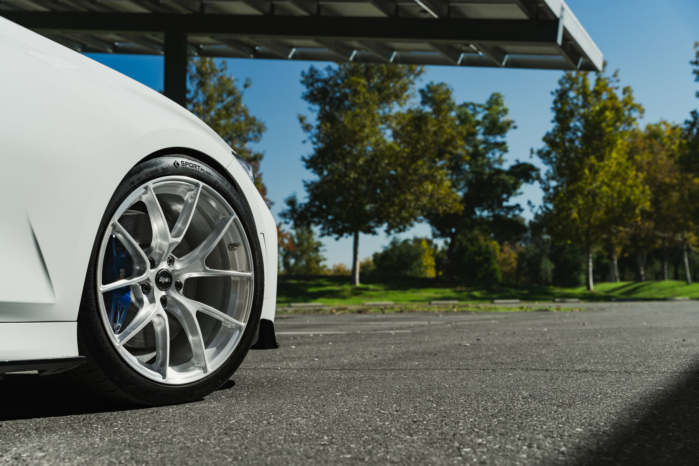 White BMW G20 Sedan 3 Series with 19" VS-5RS Apex wheels in Brushed Clear