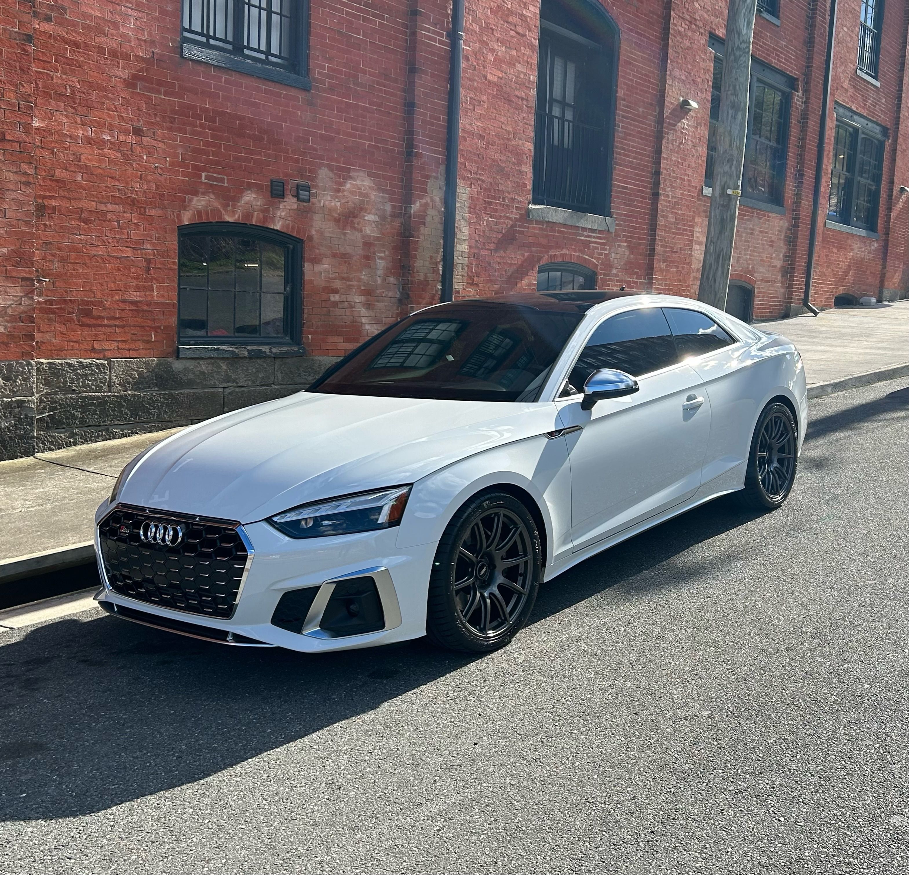 White Audi S5 - SM-10 in Anthracite