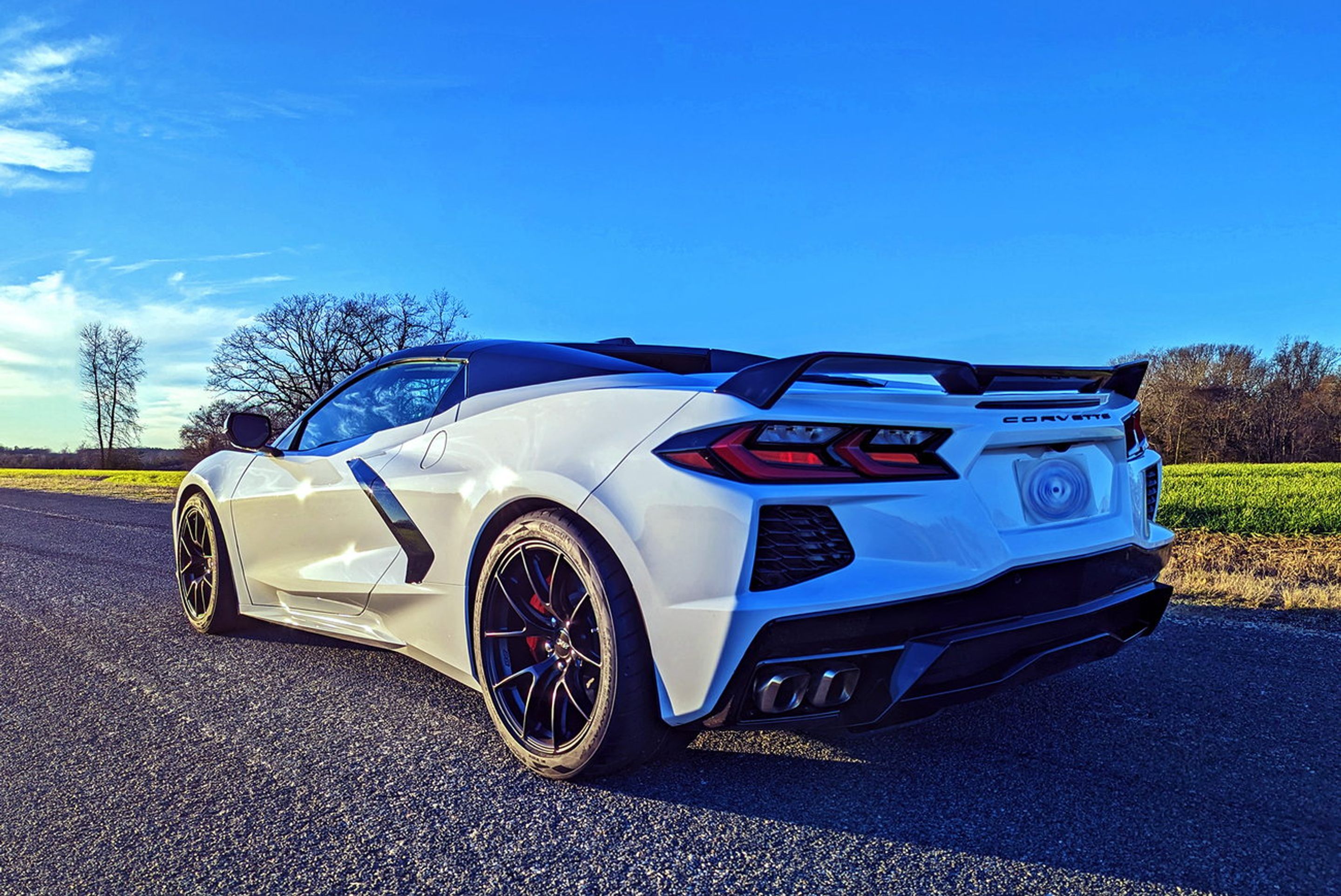 White Chevrolet C8 Corvette Stingray/Z51 with 18"/19" VS-5RS Apex wheels in Satin Black