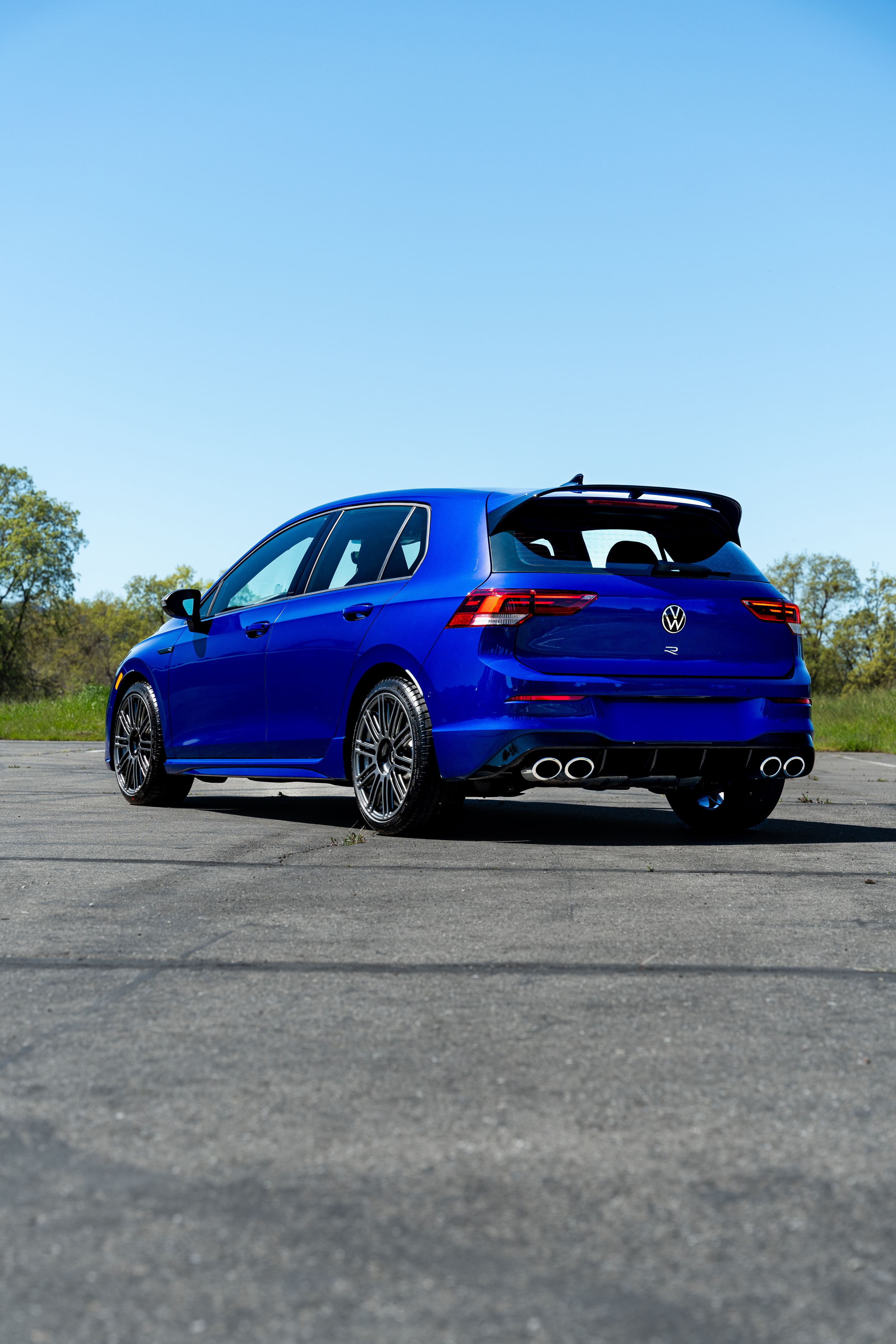 Blue VW MK8 Golf R with 18" TC-10RT Apex wheels in Anthracite
