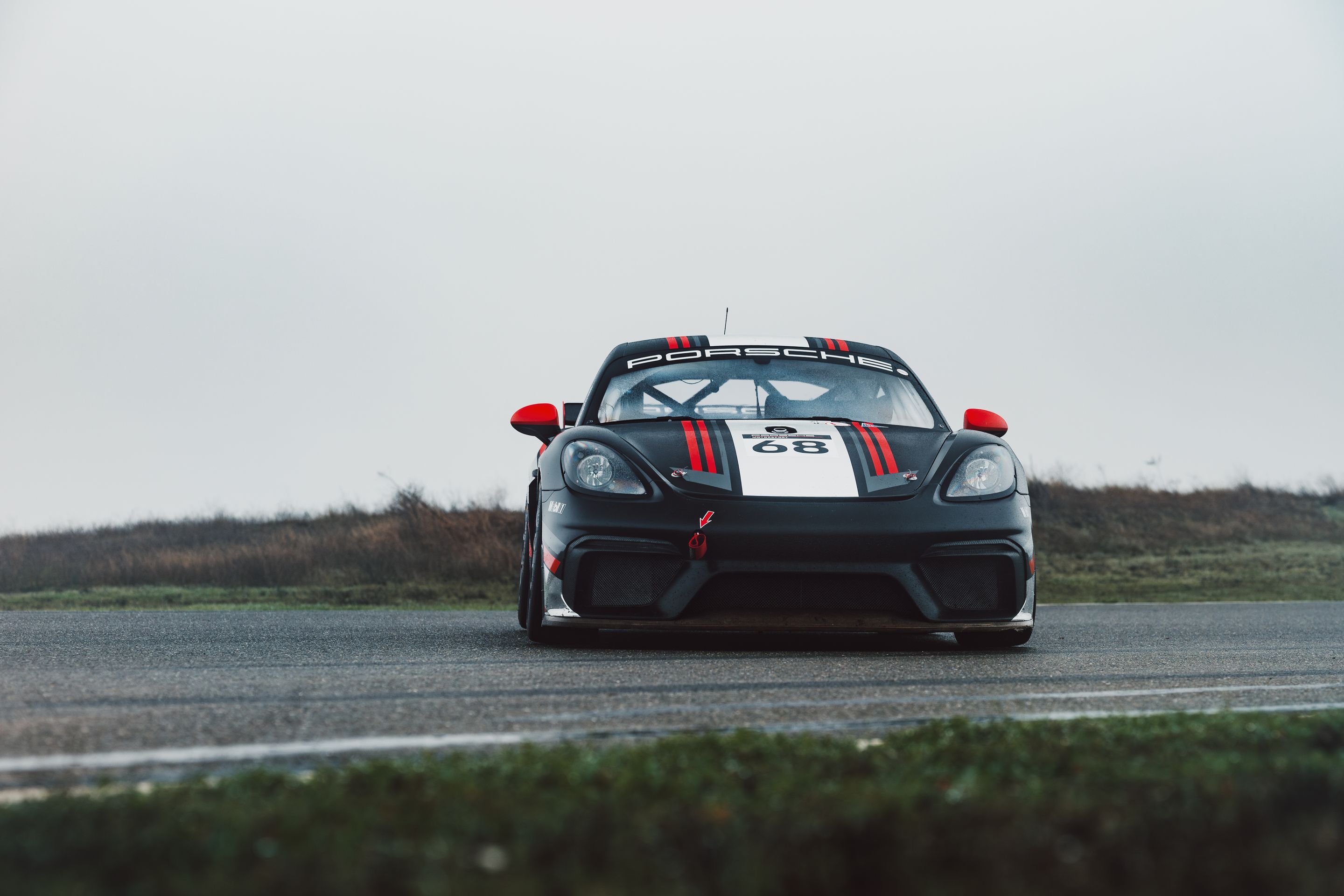 Black Porsche 718 Cayman GT4 Clubsport with 18" VS-5RE Apex wheels in Anthracite