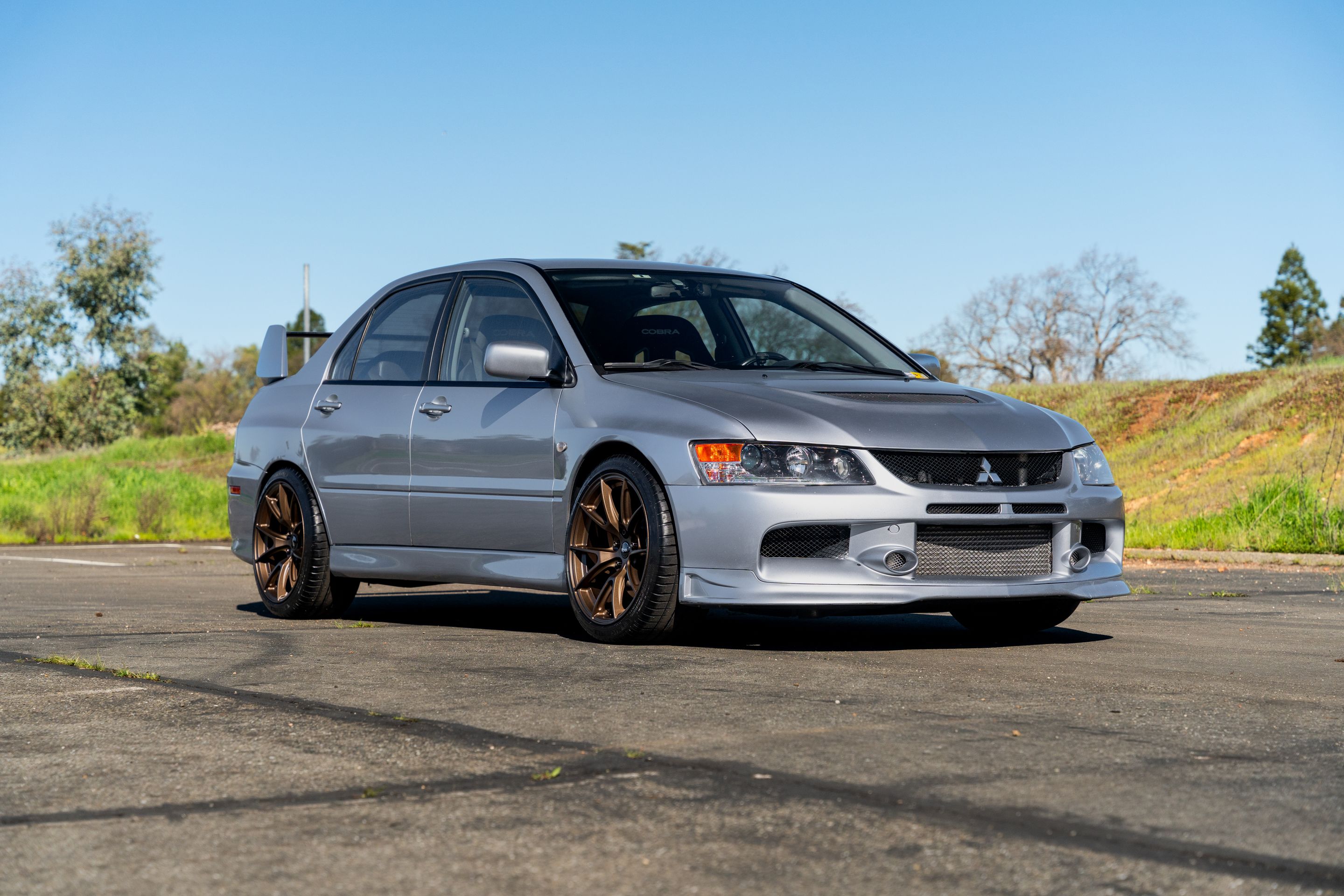 Silver Mitsubishi Lancer Evolution IX with 18" VS-5 Apex wheels in Satin Bronze