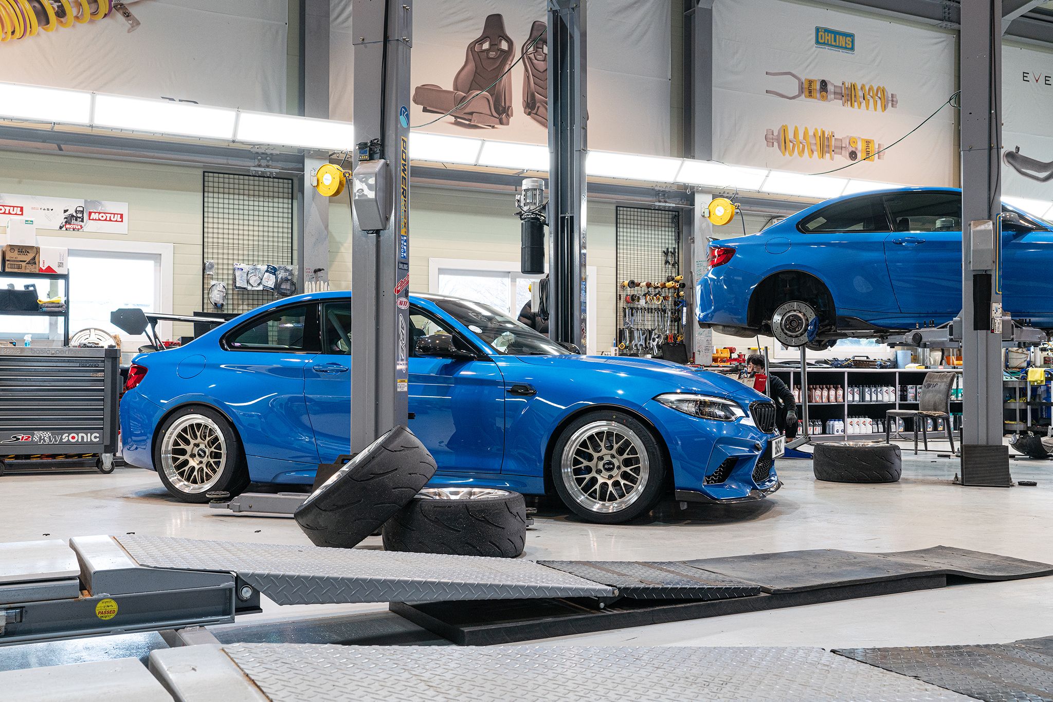 Blue BMW F87 M2 with 18" ML-10RT Apex wheels in Machined Lip Gloss Motorsport Gold