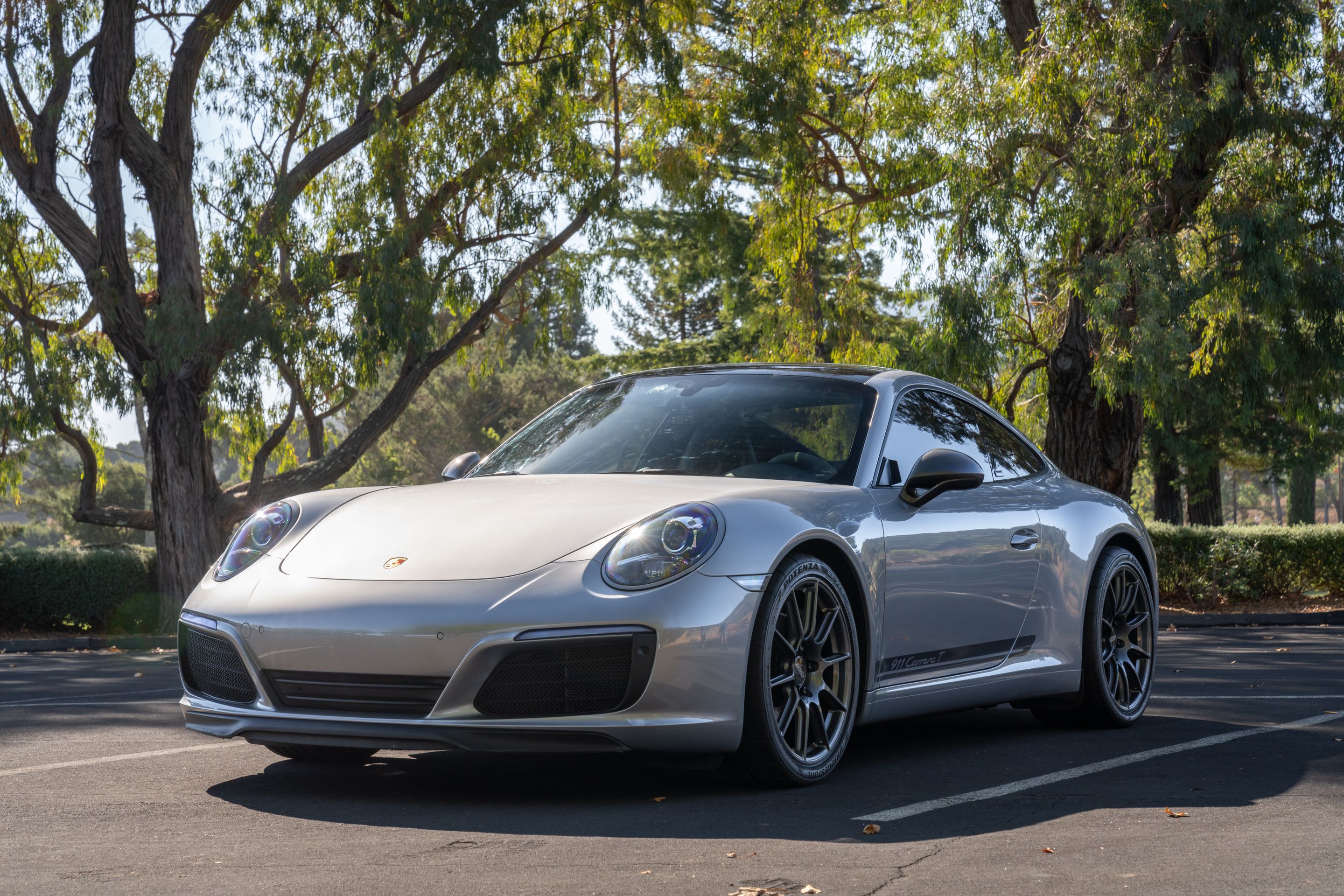 Silver Porsche 911 991.2 Carrera T with 19" SM-10 Apex wheels in Anthracite