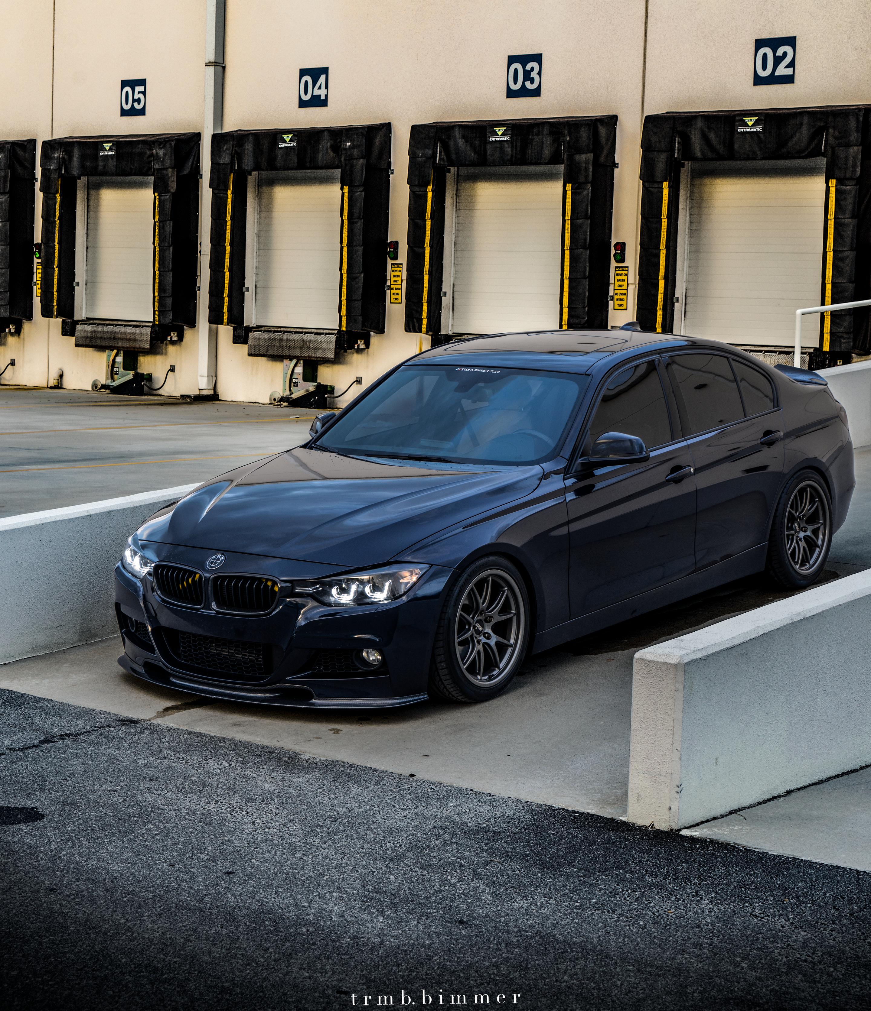 Black BMW F30 Sedan 3 Series with 18" FL-5 Apex wheels in Anthracite