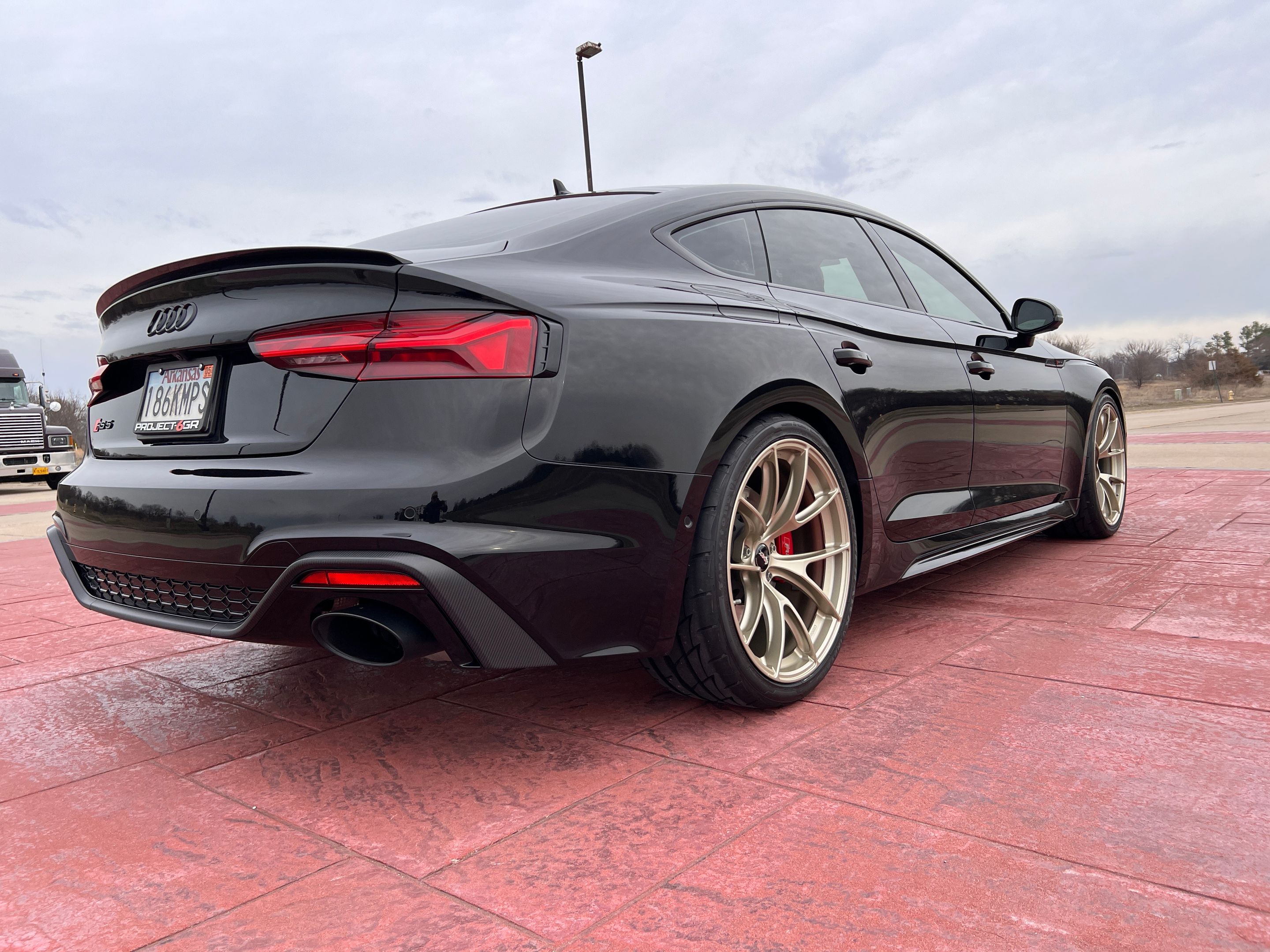 Black Audi B9 RS 5 Sportback with 20" VS-5RS Apex wheels in Motorsport Gold