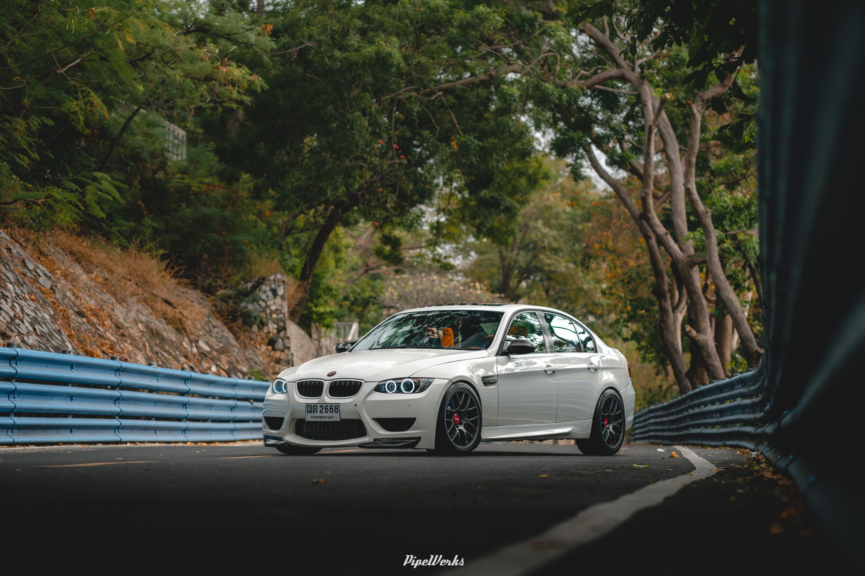 White BMW E90 Sedan 3 Series with 18" EC-7 Apex wheels in Anthracite