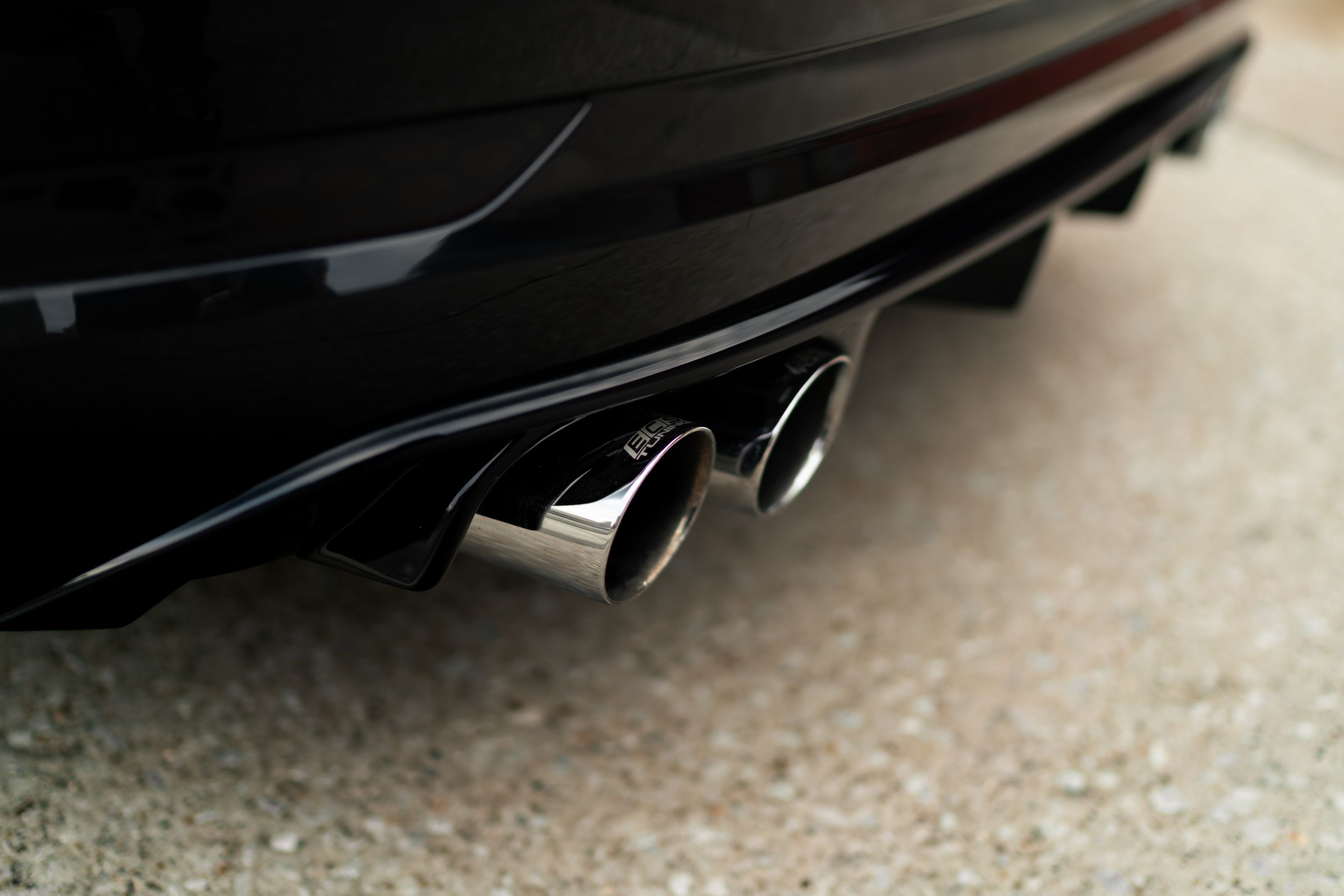 Black VW MK7 Jetta with 19" ML-10RT Apex wheels in Machined Lip Race Silver