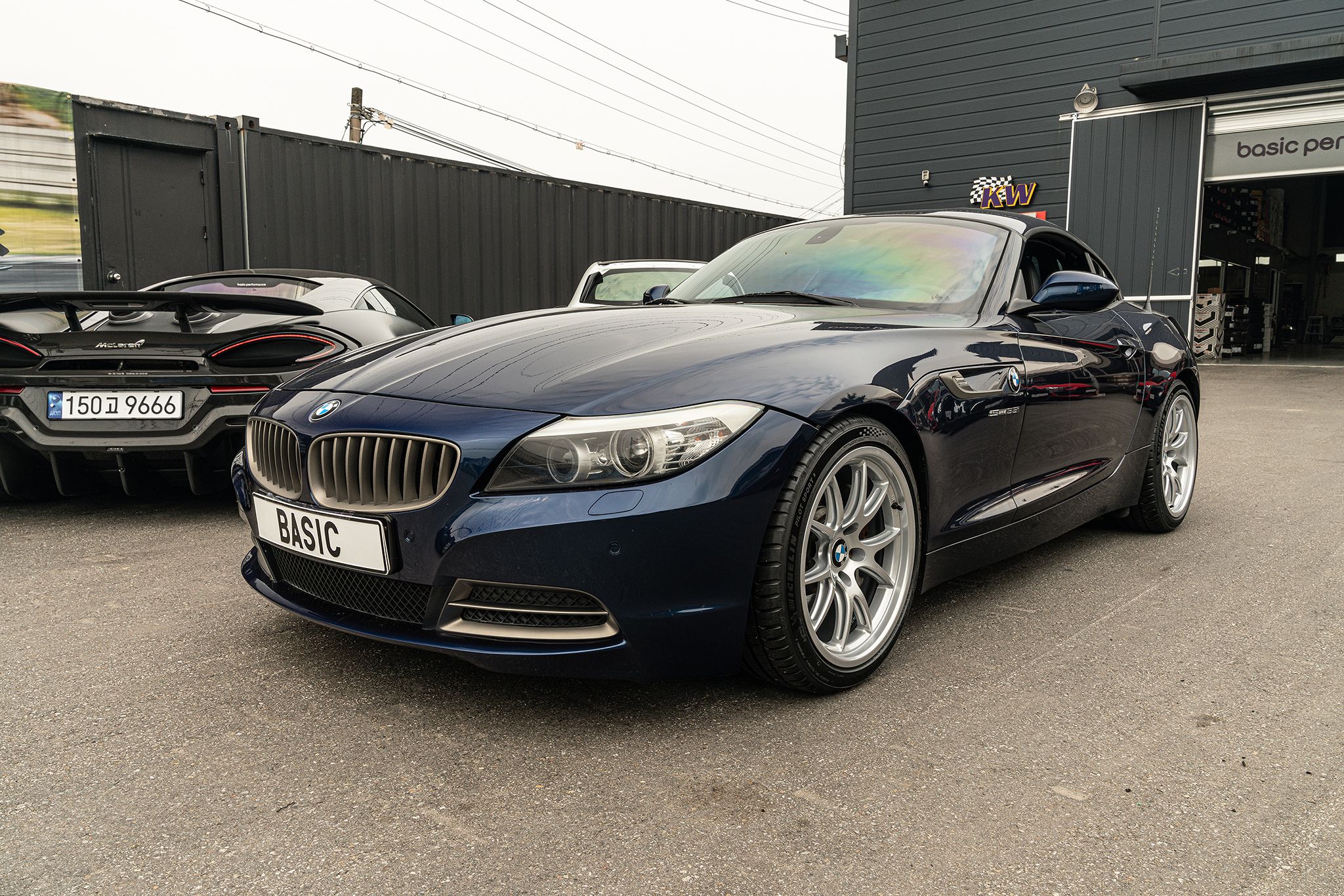 Blue BMW E89 Z4 with 18" FL-5 Apex wheels in Race Silver