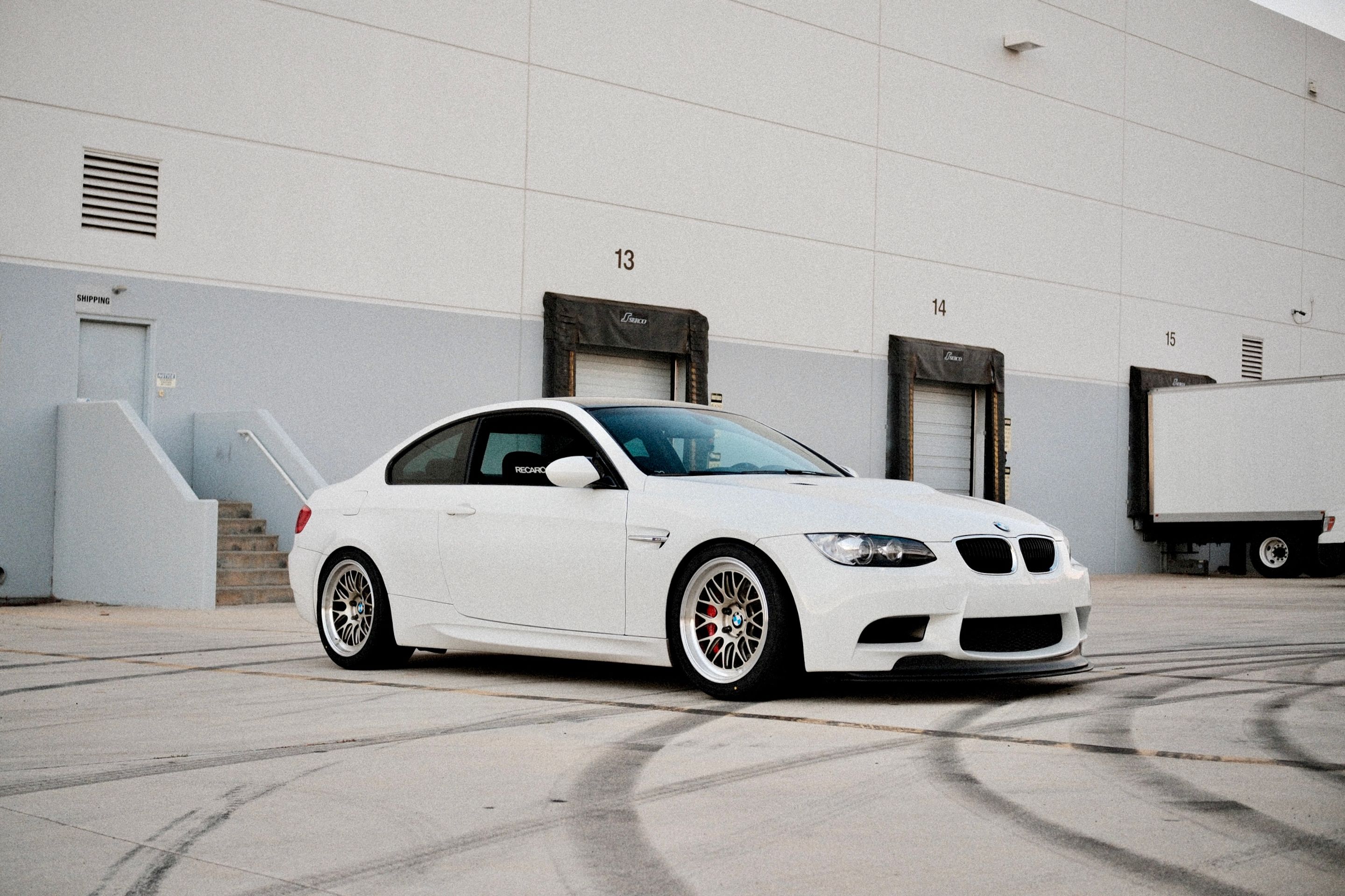 White BMW E92 Coupe M3 with 18" ML-10RT Apex wheels in Machined Lip Gloss Motorsport Gold