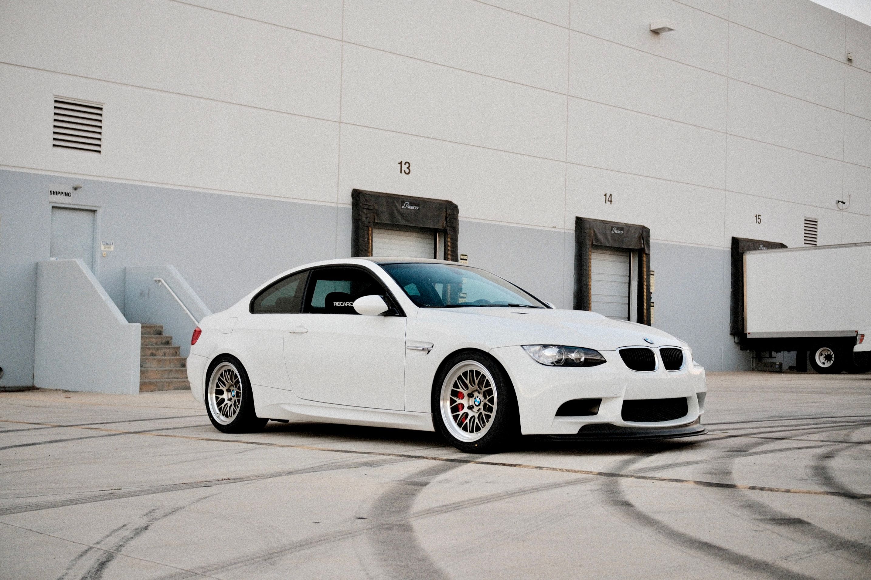 White BMW E92 Coupe M3 with 18" ML-10RT Apex wheels in Machined Lip Gloss Motorsport Gold