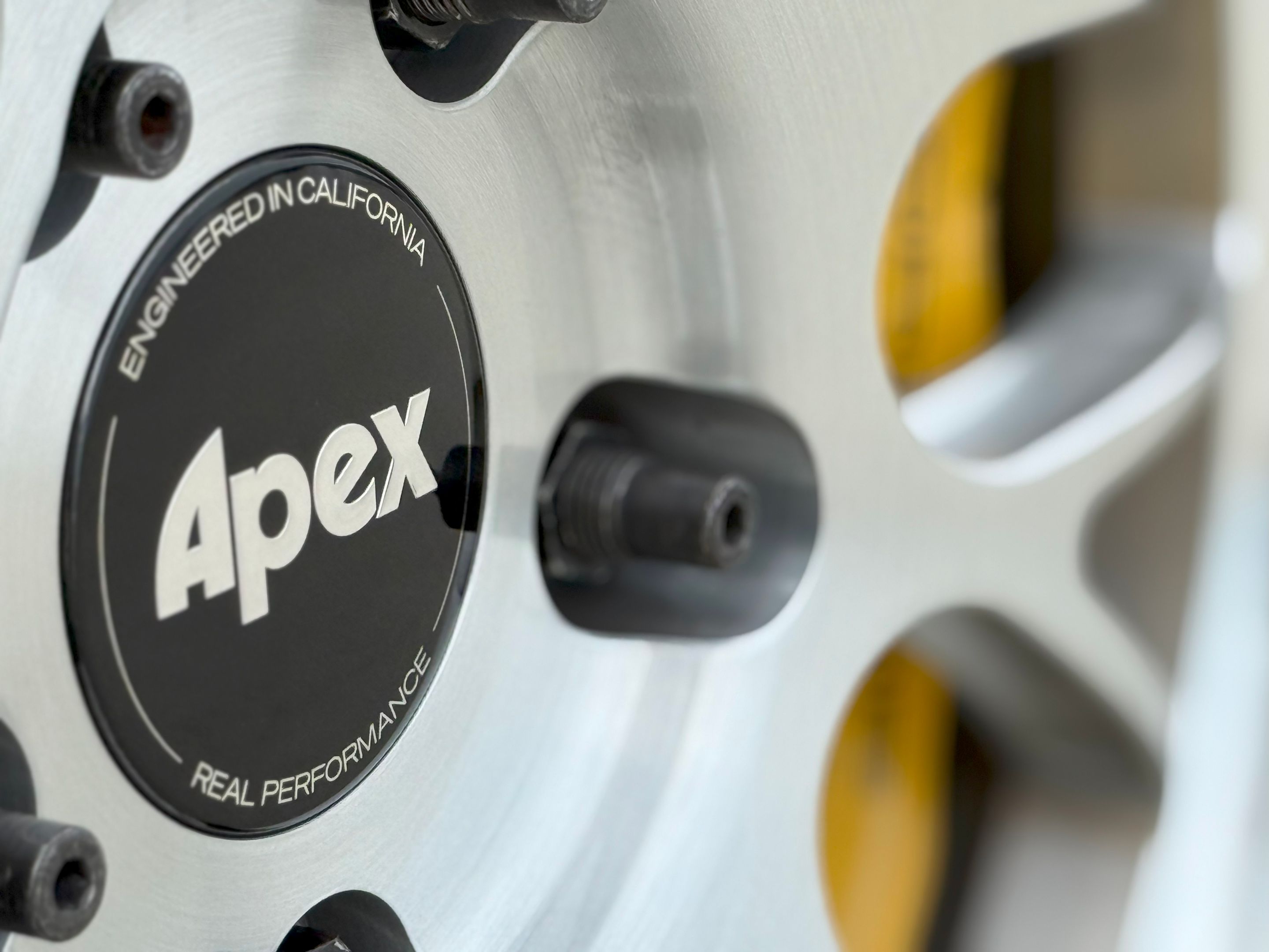 White Porsche 911 997 GT3 with 19" ML-10RT Apex wheels in Machined Lip Brushed Clear