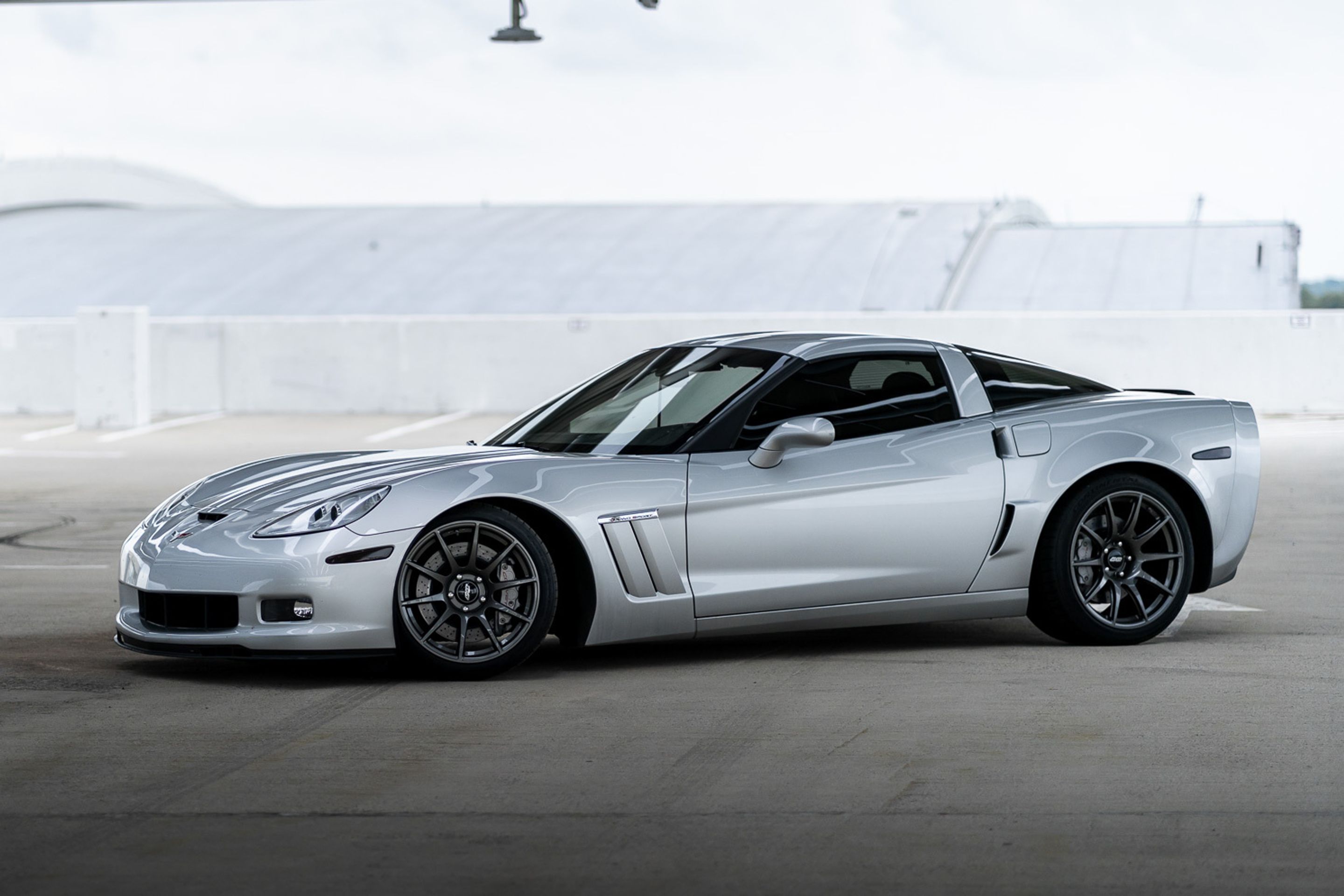 Silver Chevrolet C6 Corvette Grand Sport with 18"/19" SM-10 Apex wheels in Anthracite