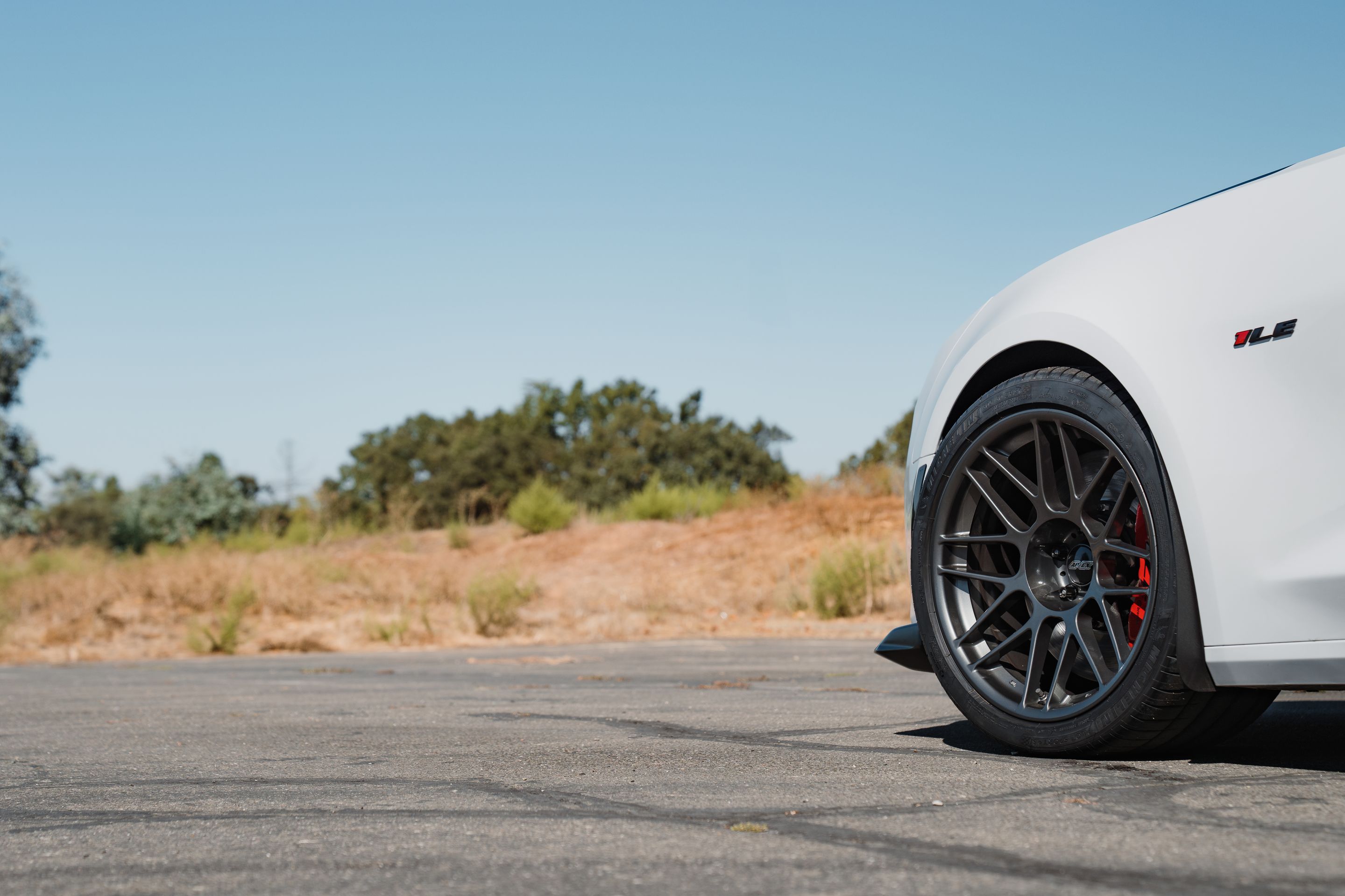 White Chevrolet 6th Gen Camaro SS 1LE with 19" ARC-8 Apex wheels in Anthracite