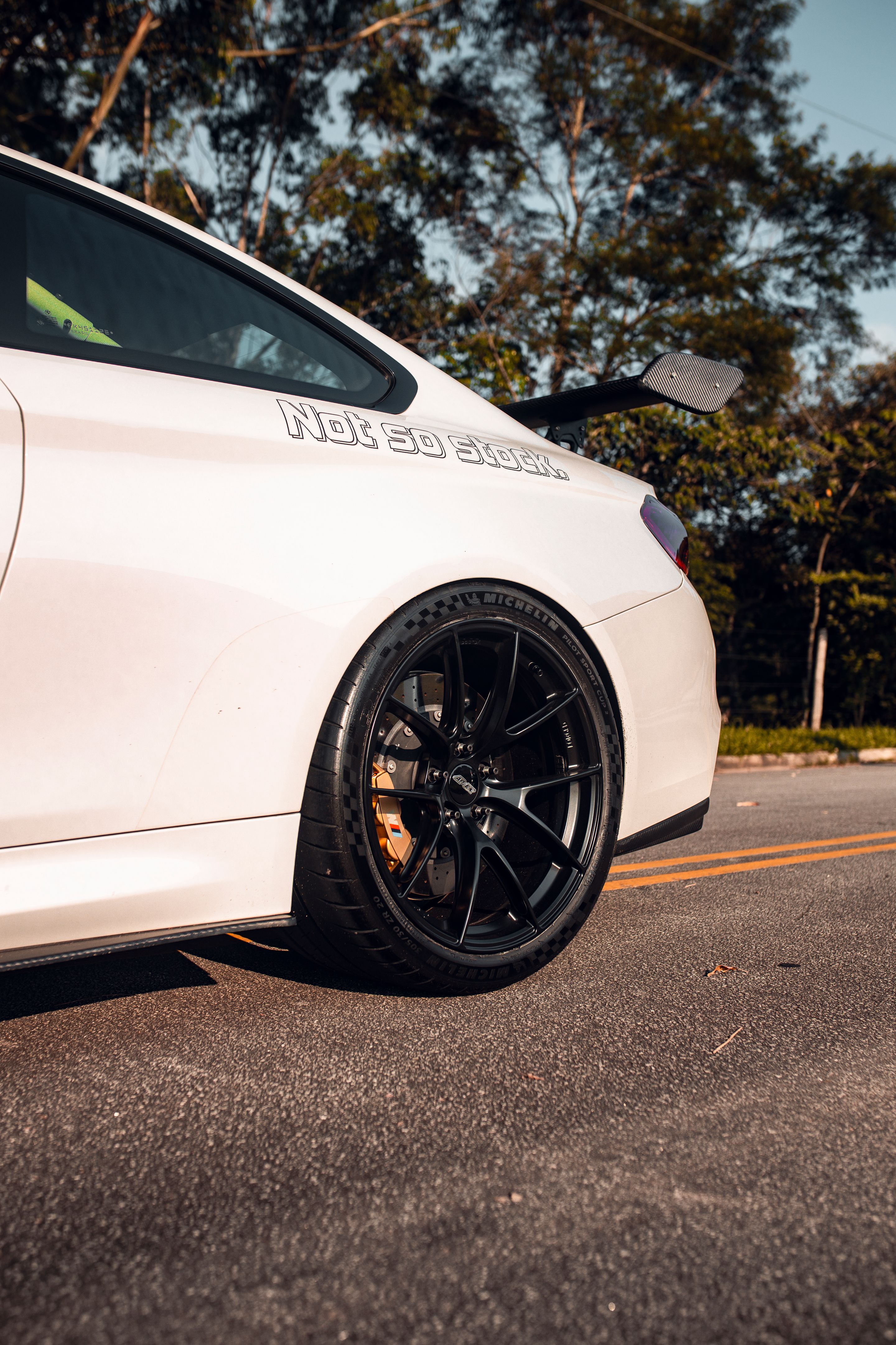 White BMW F82 Coupe M4 with 19"/20" VS-5RS Apex wheels in Satin Black