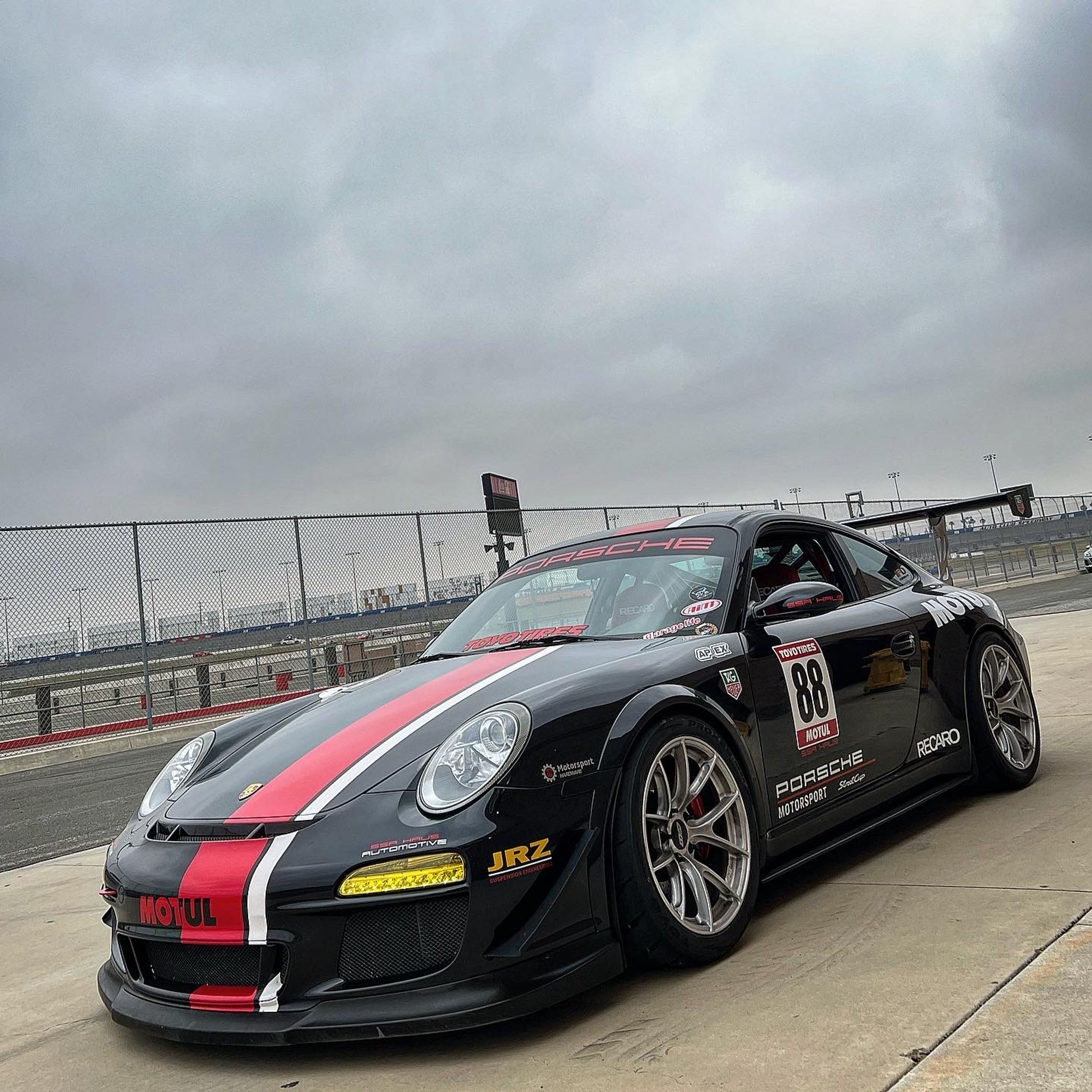 Black Porsche 911 997 Carrera S with 18" VS-5RS Apex wheels in Brushed Clear