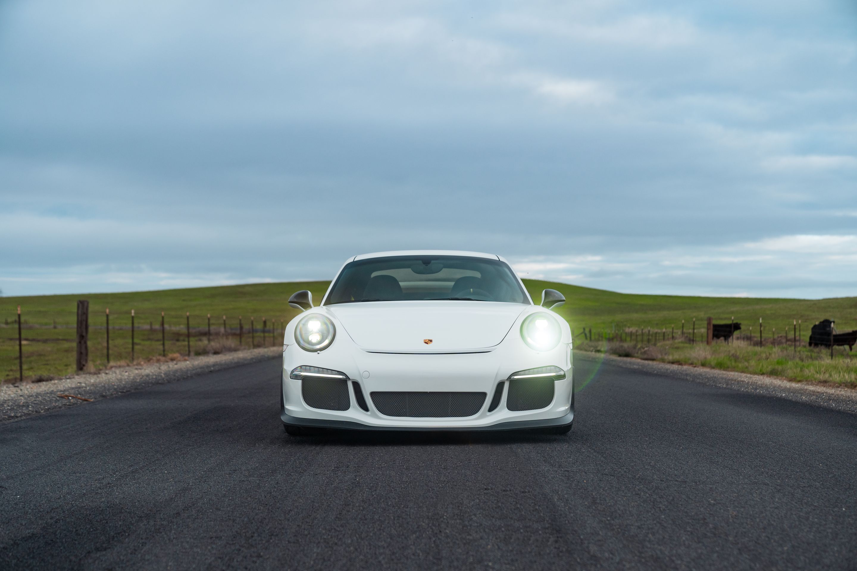 White Porsche 911 991.1 GT3 with 20" VS-5RS Apex wheels in Anthracite