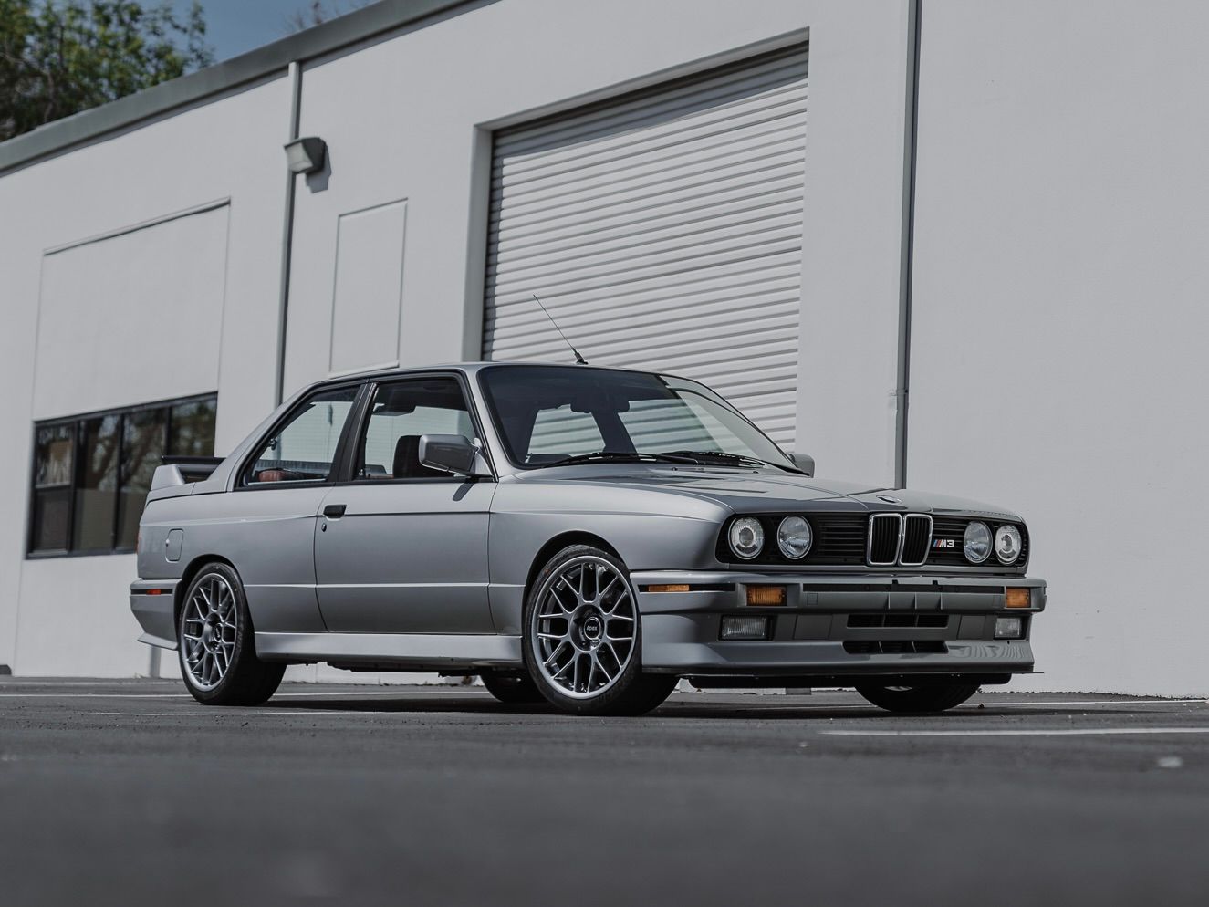Silver BMW M3 - ARC-8 in Hyper Black