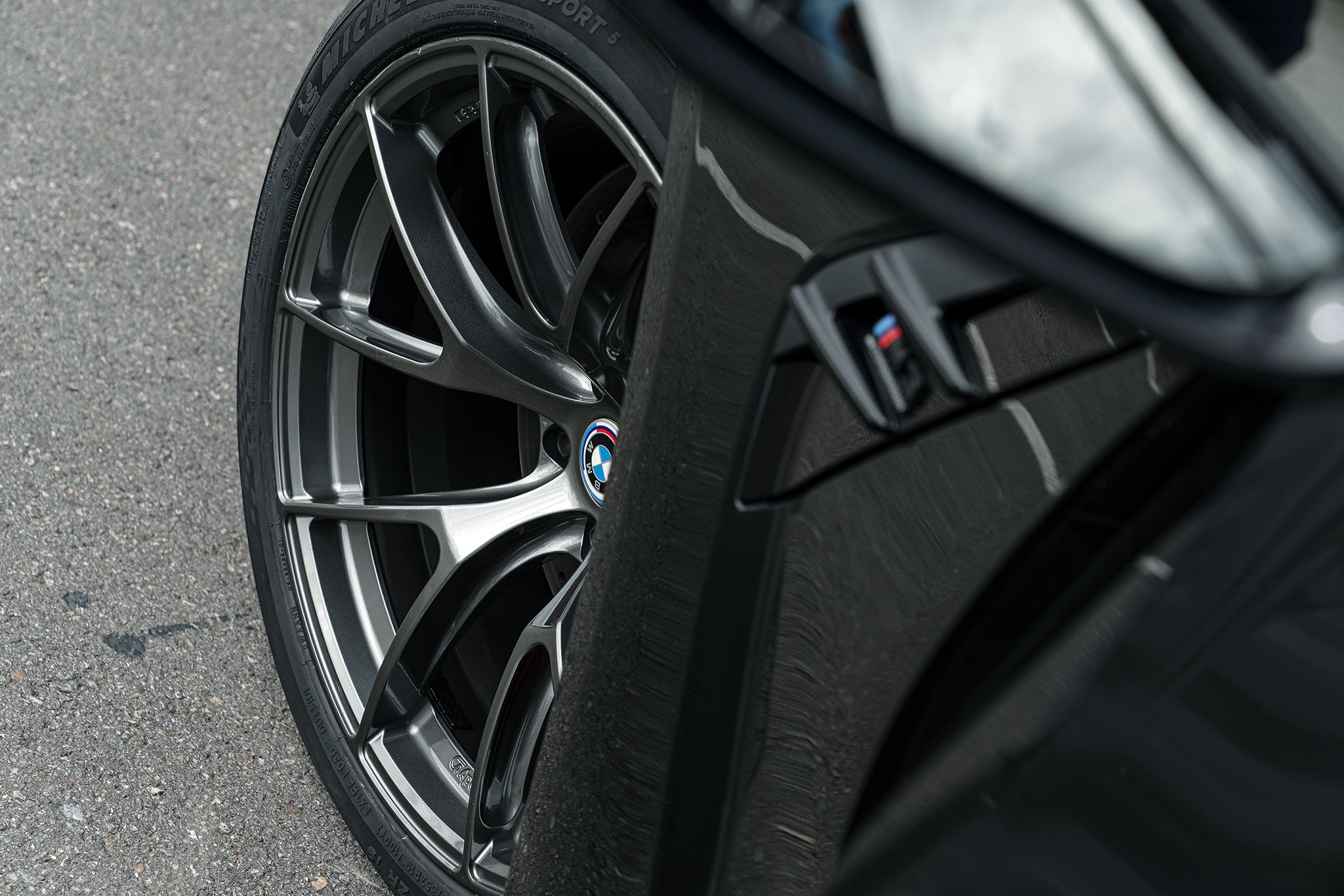 Black BMW G80 M3 with 19" VS-5RS Apex wheels in Anthracite