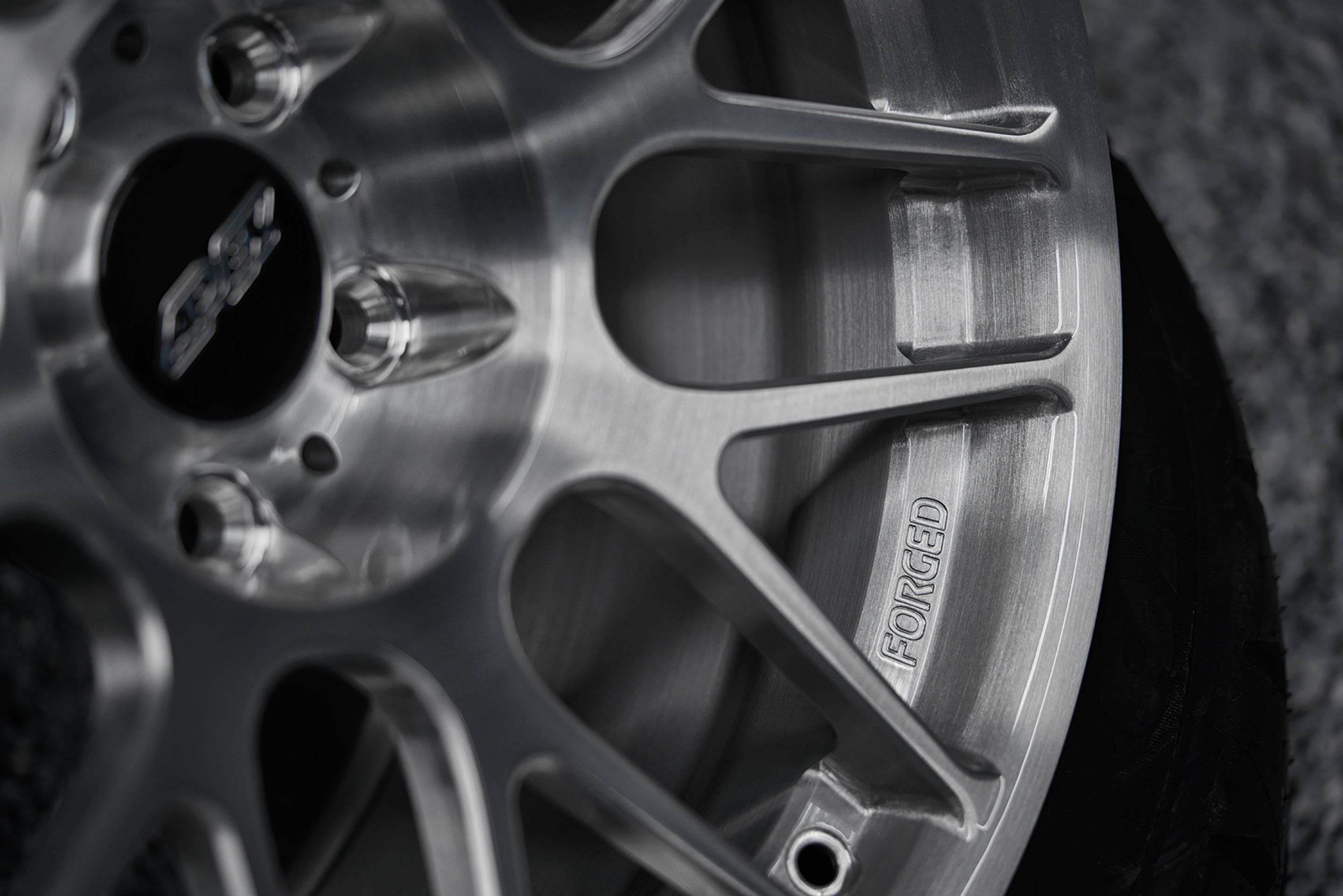 White Porsche 911 996 GT2 with 20" VS-5RS Apex wheels in Brushed Clear