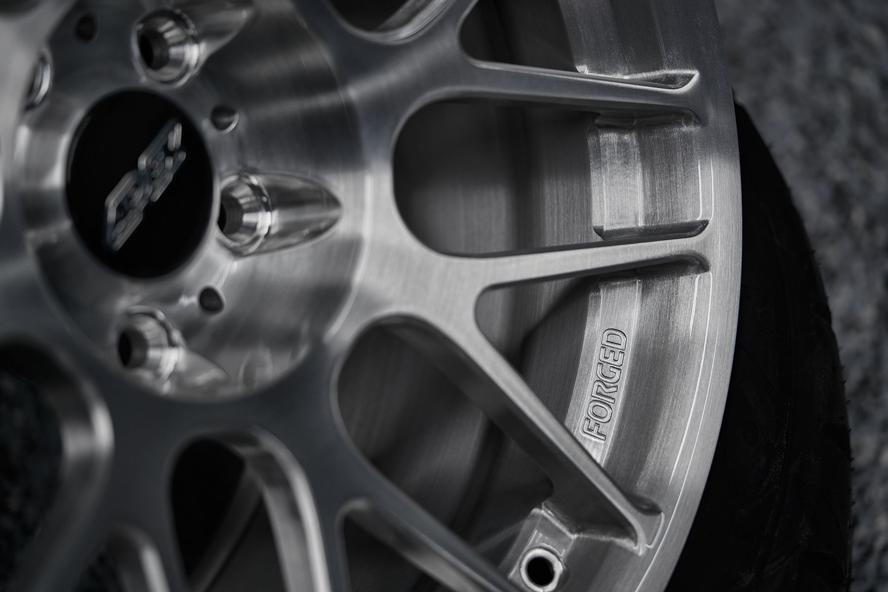 White Porsche 911 996 GT2 with 20" VS-5RS Apex wheels in Brushed Clear