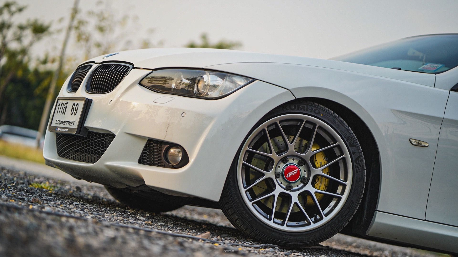 White BMW E92 Coupe 3 Series with 18" ARC-8 Apex wheels in Hyper Black