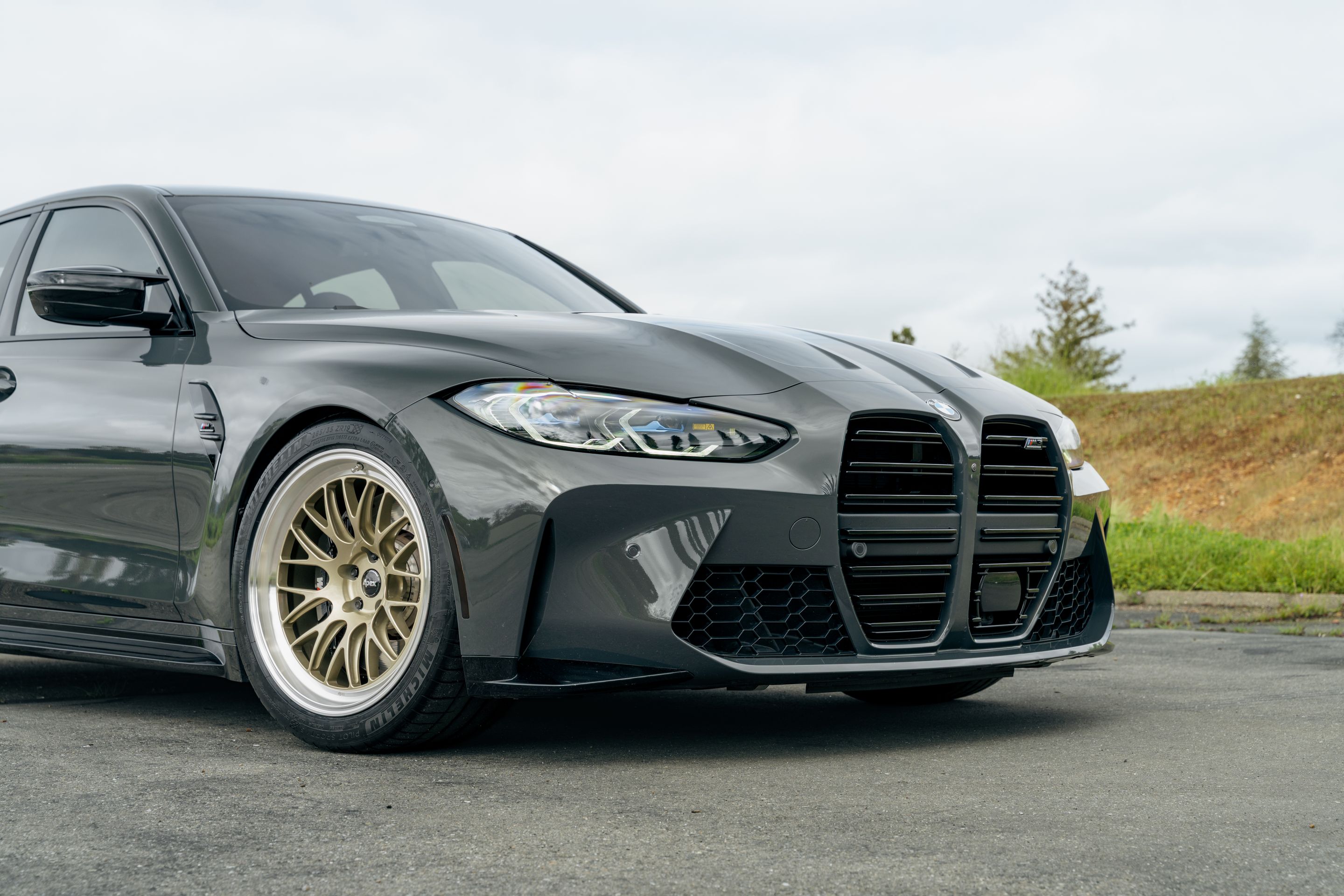 Grey BMW G80 M3 with 19"/20" ML-10RT Apex wheels in Machined Lip Gloss Motorsport Gold