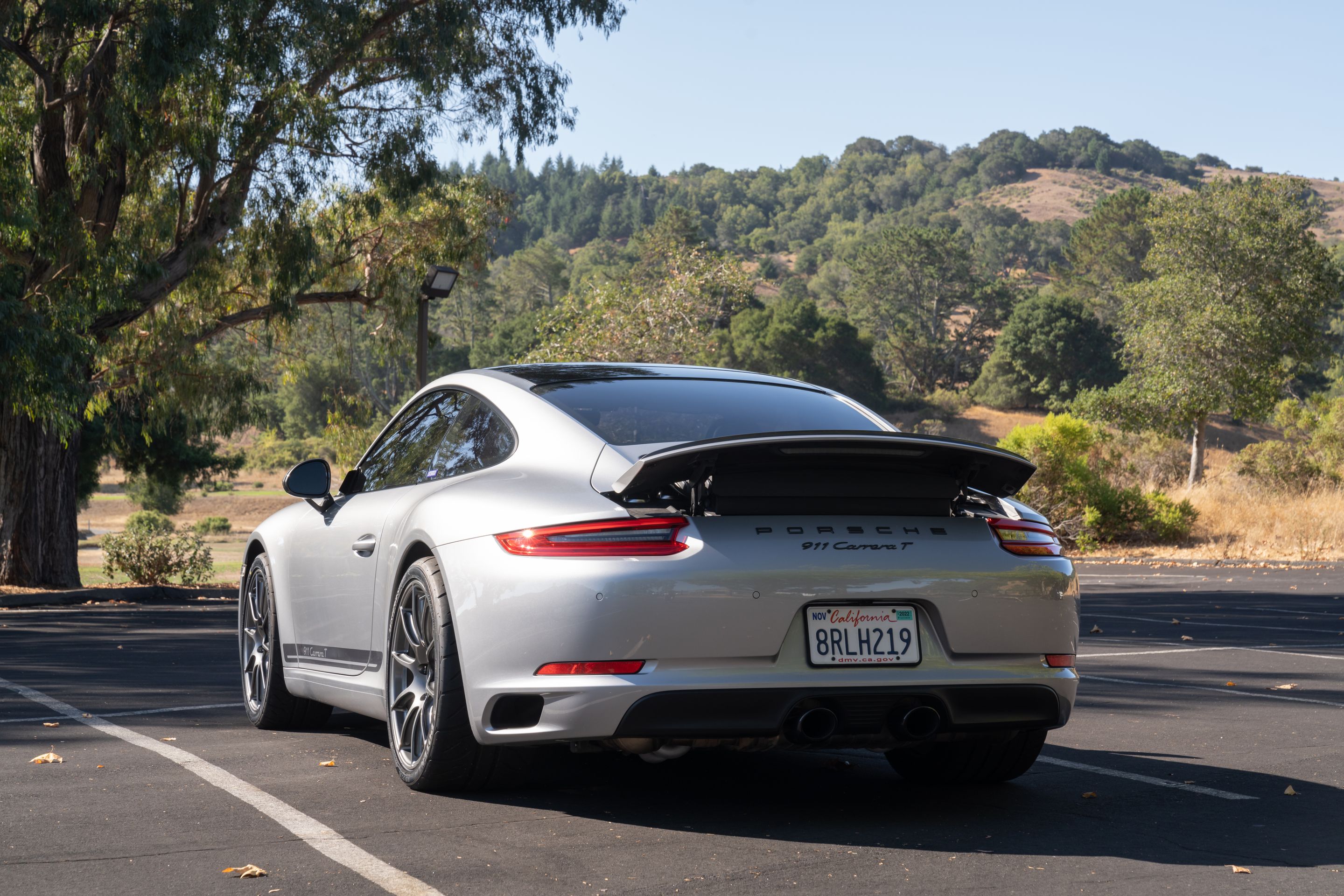 Silver Porsche 911 991.2 Carrera T with 19" SM-10 Apex wheels in Anthracite