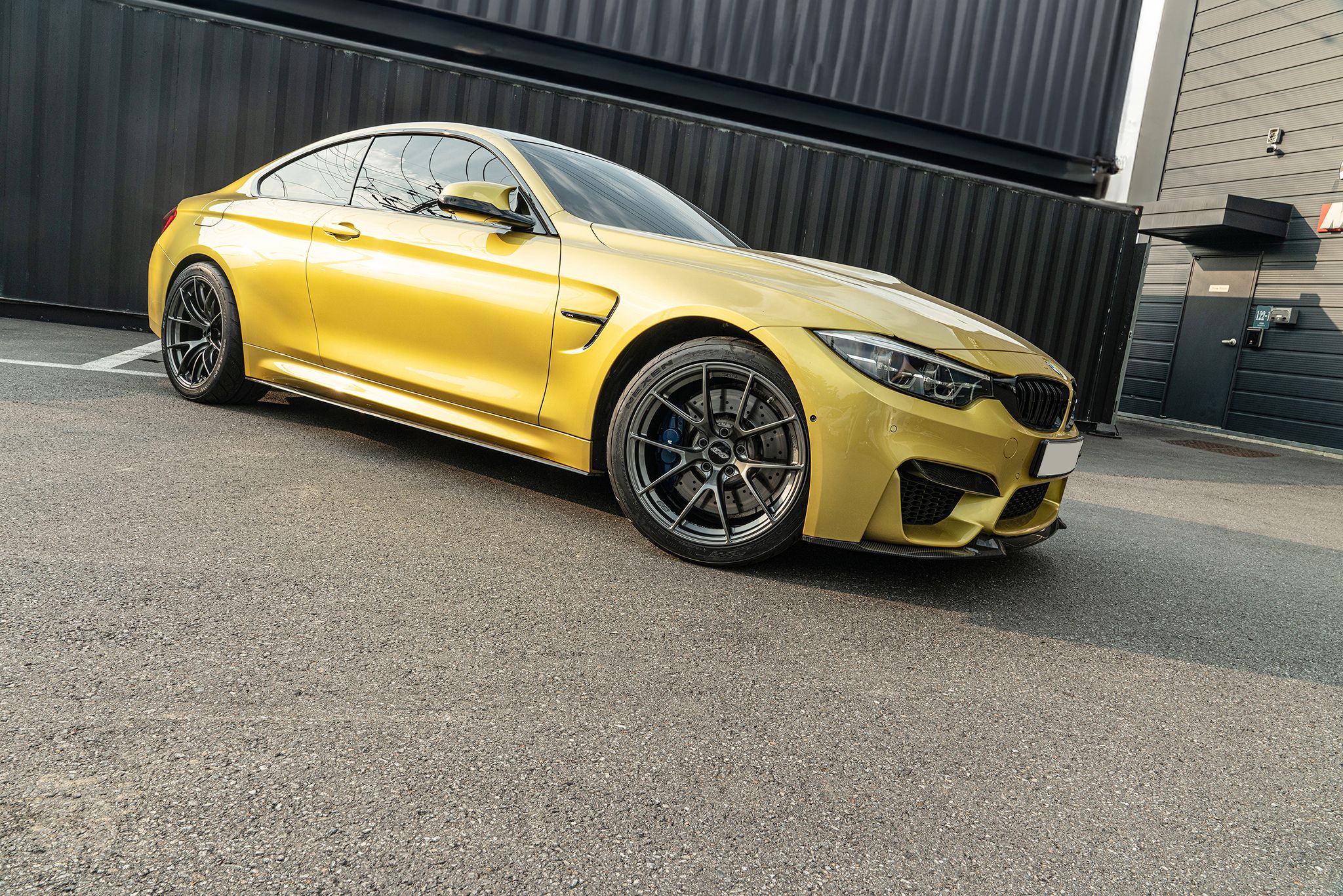 Yellow BMW F82 Coupe M4 with 19" VS-5RS Apex wheels in Anthracite